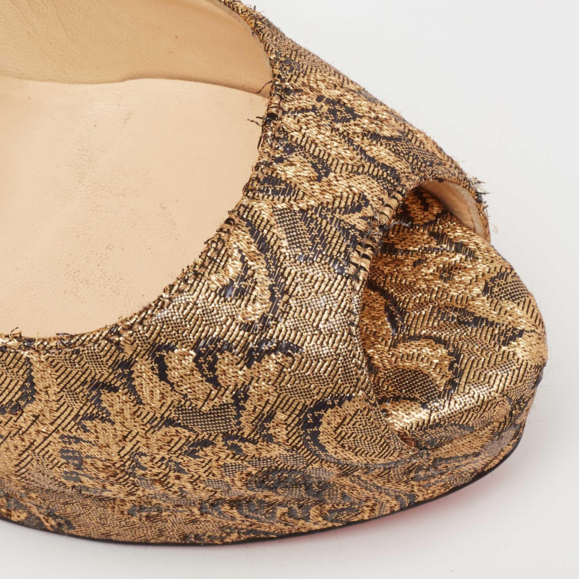 Women's Christian Louboutin Gold Brocade Fabric Lady Peep-Toe Platform Pumps Size 38 For Sale