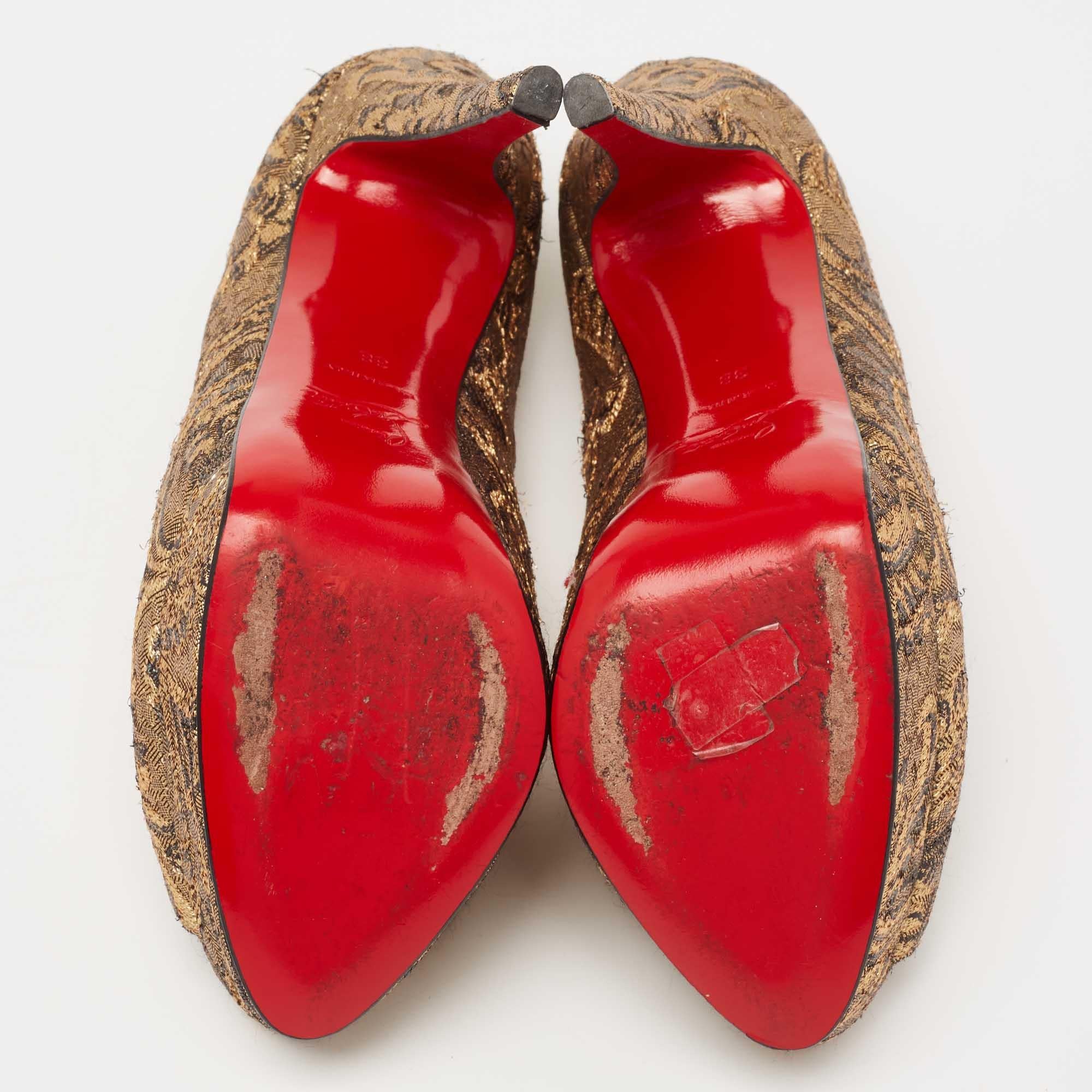 Christian Louboutin Bombas de plataforma Lady Peep-Toe de tejido brocado dorado talla 38 1