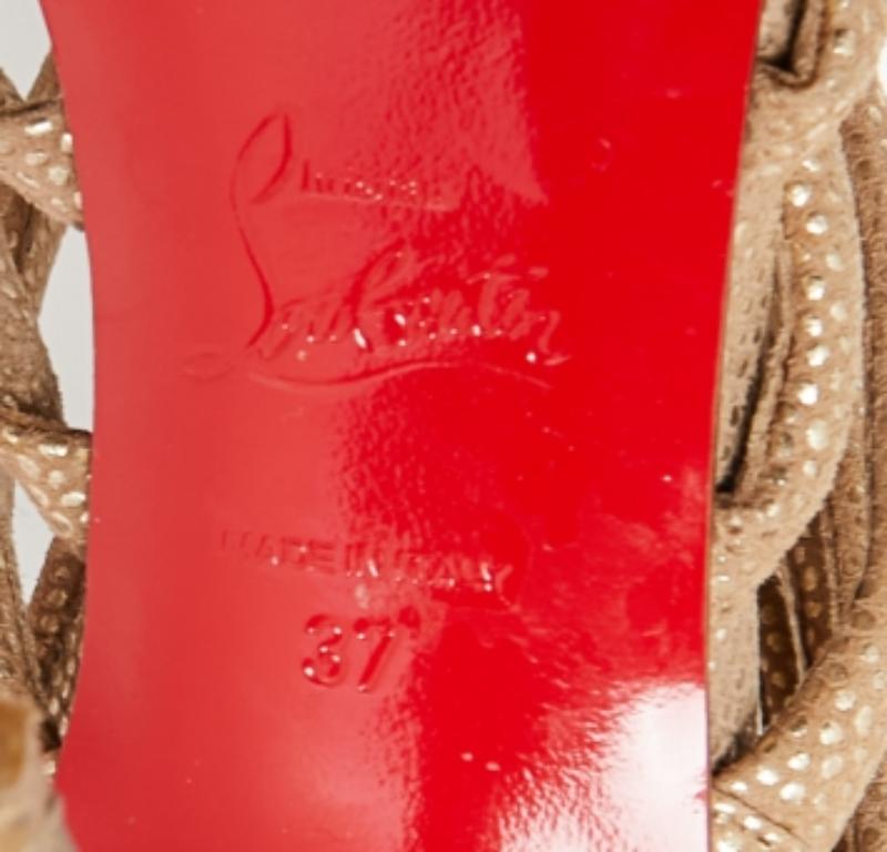 Christian Louboutin Gold/Braun strukturiertes Wildleder Offene Riemchensandalen Größe 37 im Angebot 2