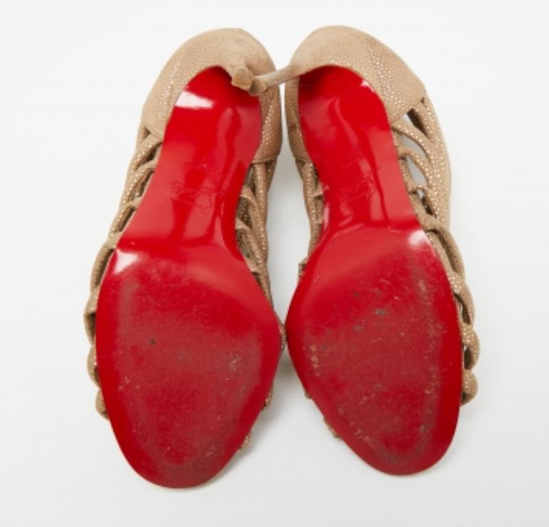 Christian Louboutin Gold/Braun strukturiertes Wildleder Offene Riemchensandalen Größe 37 im Angebot 3