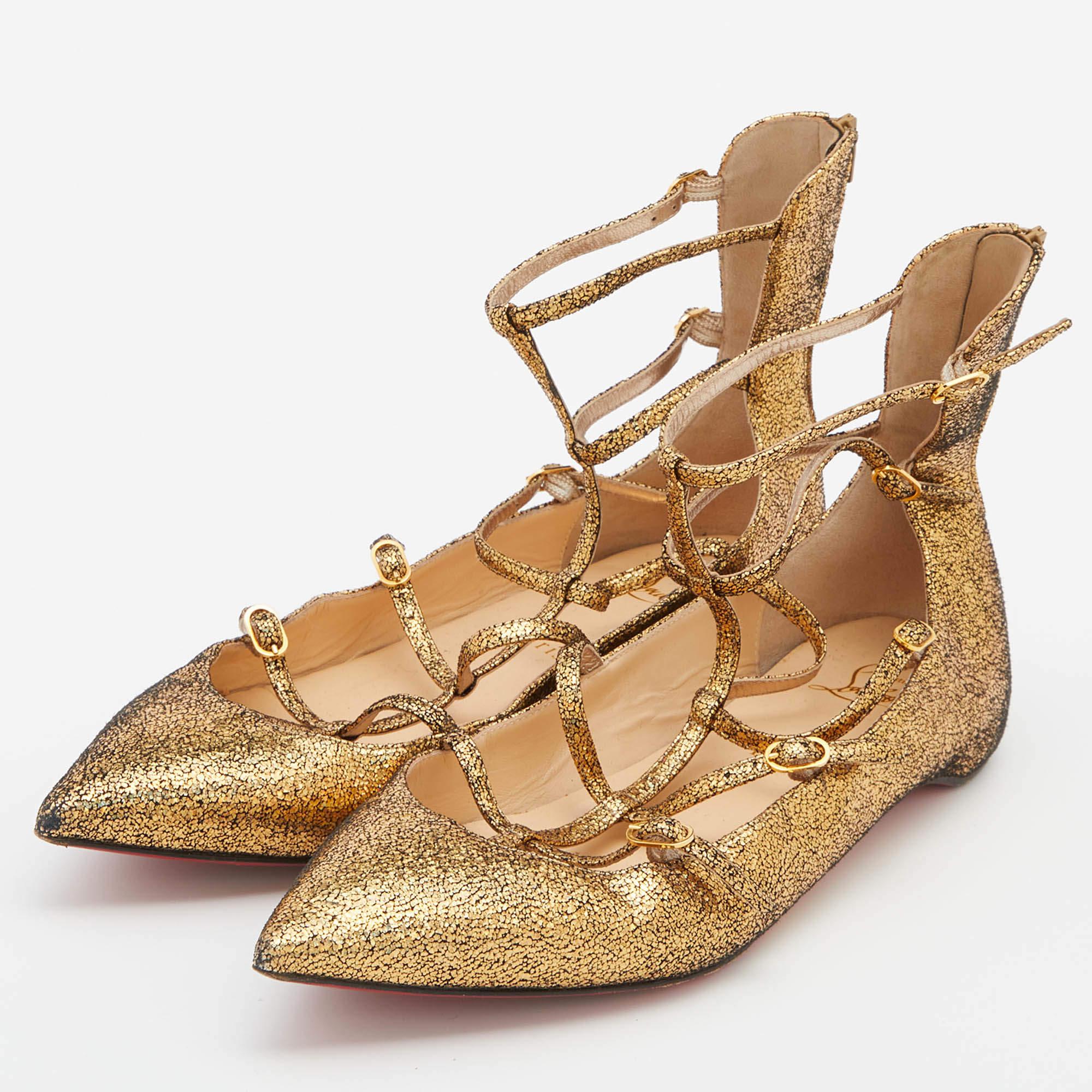 Christian Louboutin - Chaussures de ballet en cuir doré à paillettes « Muse Cage », taille 39 Bon état - En vente à Dubai, Al Qouz 2