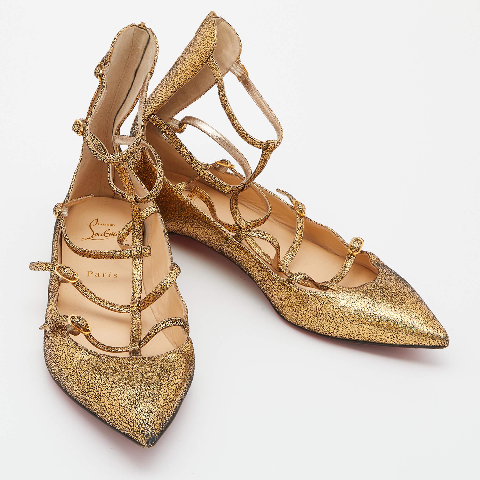 Christian Louboutin - Chaussures de ballet en cuir doré à paillettes « Muse Cage », taille 39 Unisexe en vente