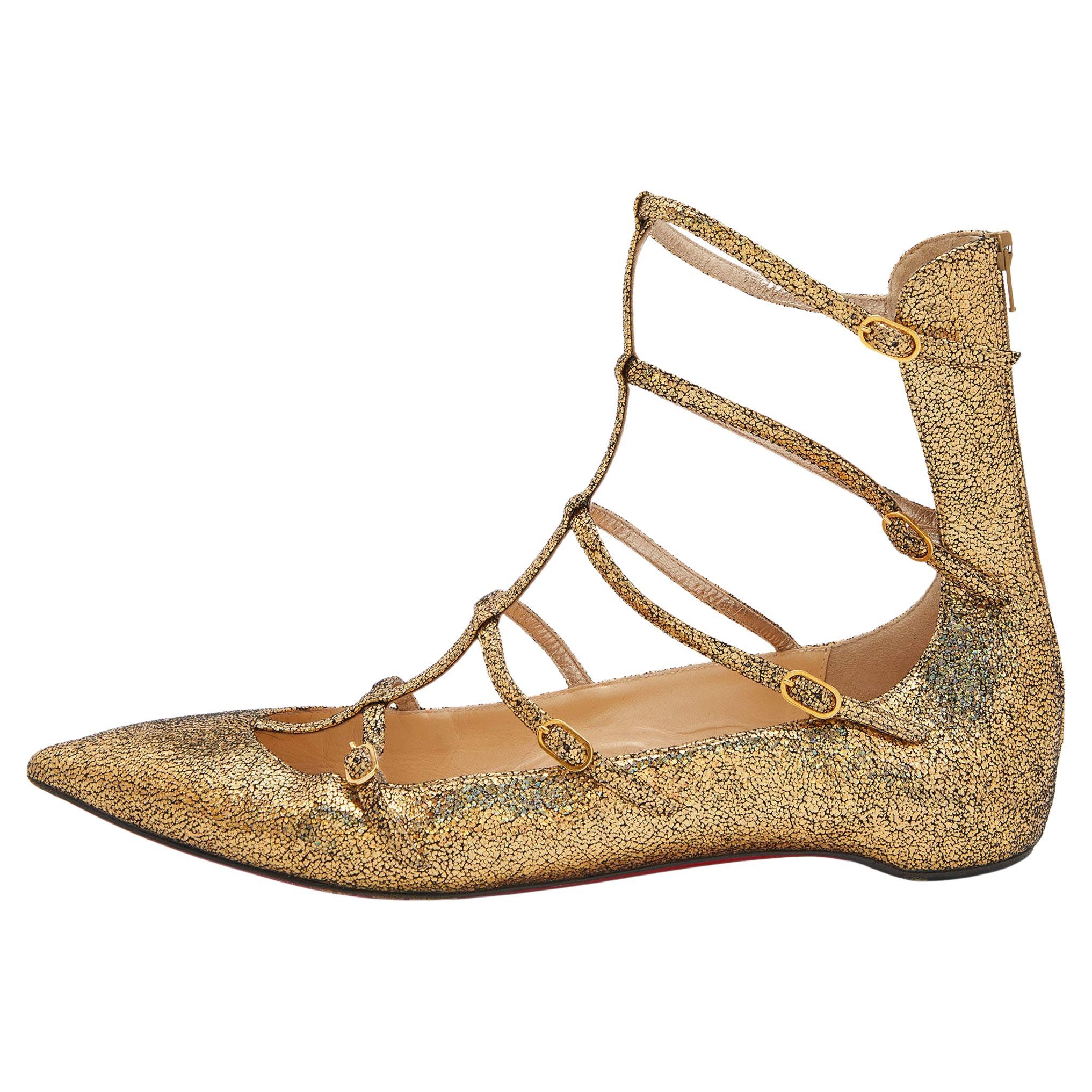 Christian Louboutin - Chaussures de ballet en cuir doré à paillettes « Muse Cage », taille 39 en vente