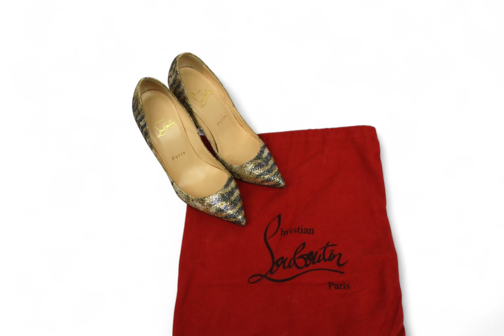 Marron Christian Louboutin - Escarpins zébrés à paillettes d'or  Taille US 6 en vente