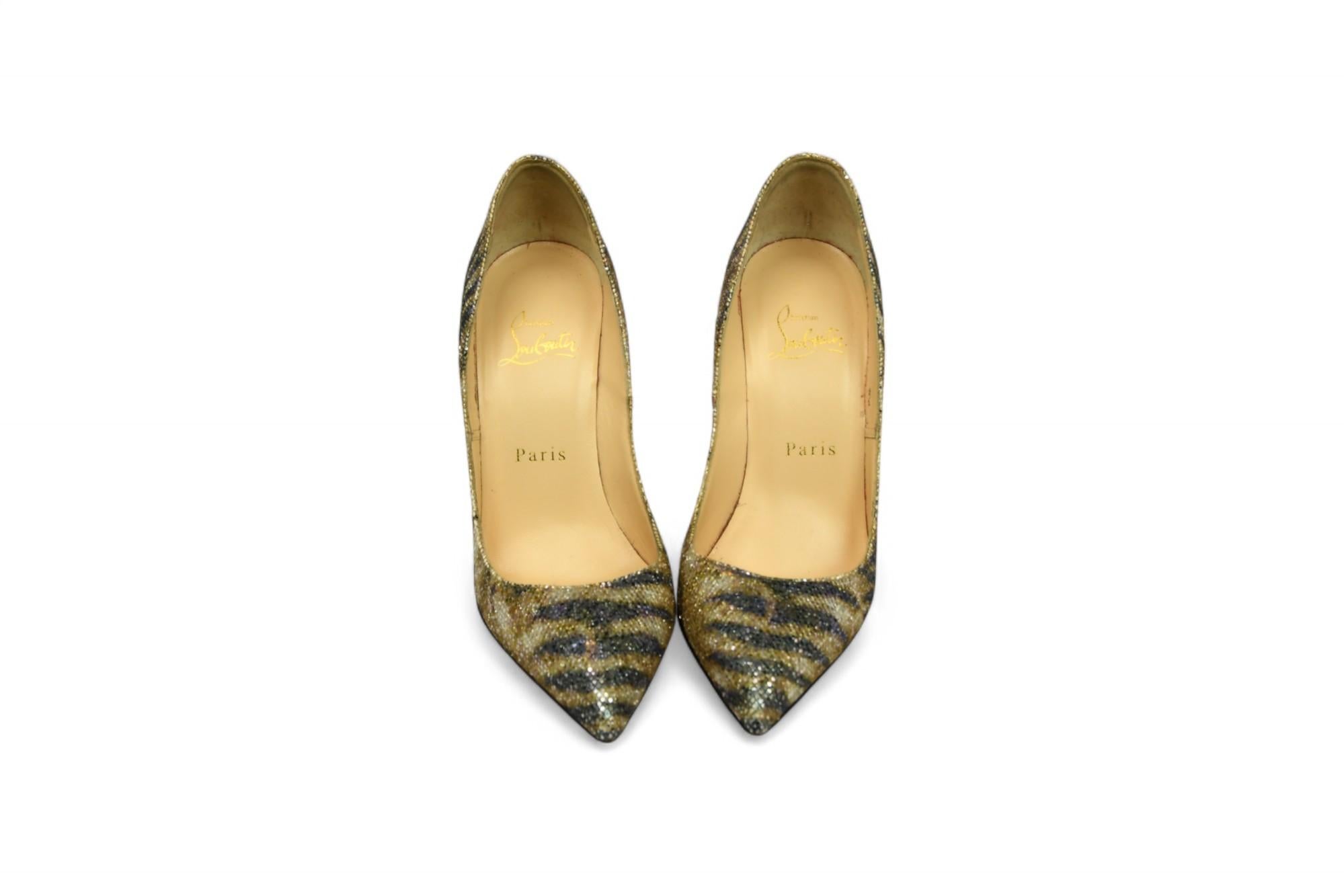Christian Louboutin - Escarpins zébrés à paillettes d'or  Taille US 6 Bon état - En vente à West Hartford, CT
