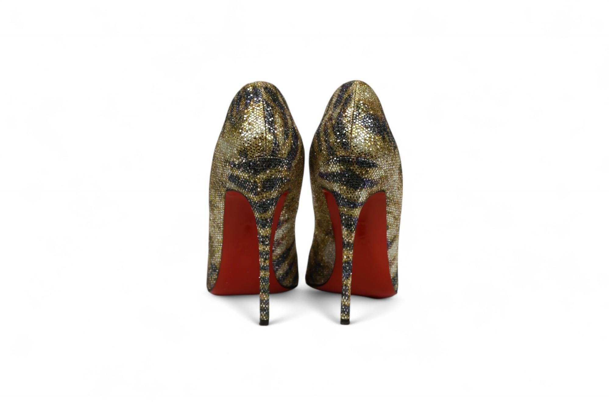 Christian Louboutin - Escarpins zébrés à paillettes d'or  Taille US 6 Pour femmes en vente