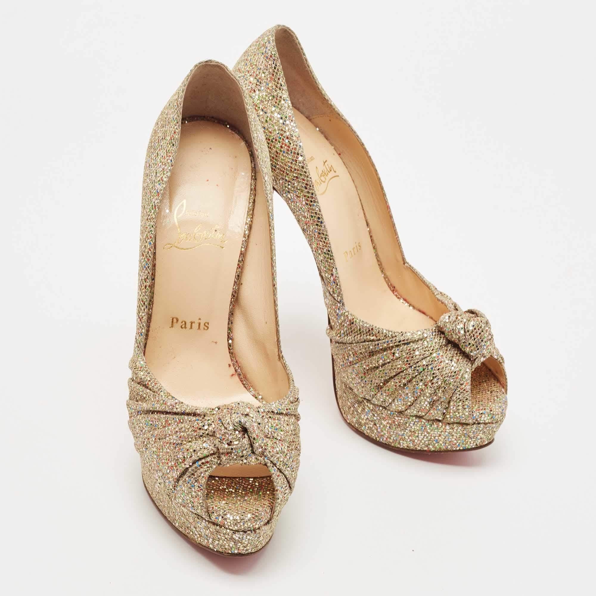 Christian Louboutin Gold Knotted Lurex Fabric Lady Gres Pumps Size 39 In Good Condition For Sale In Dubai, Al Qouz 2