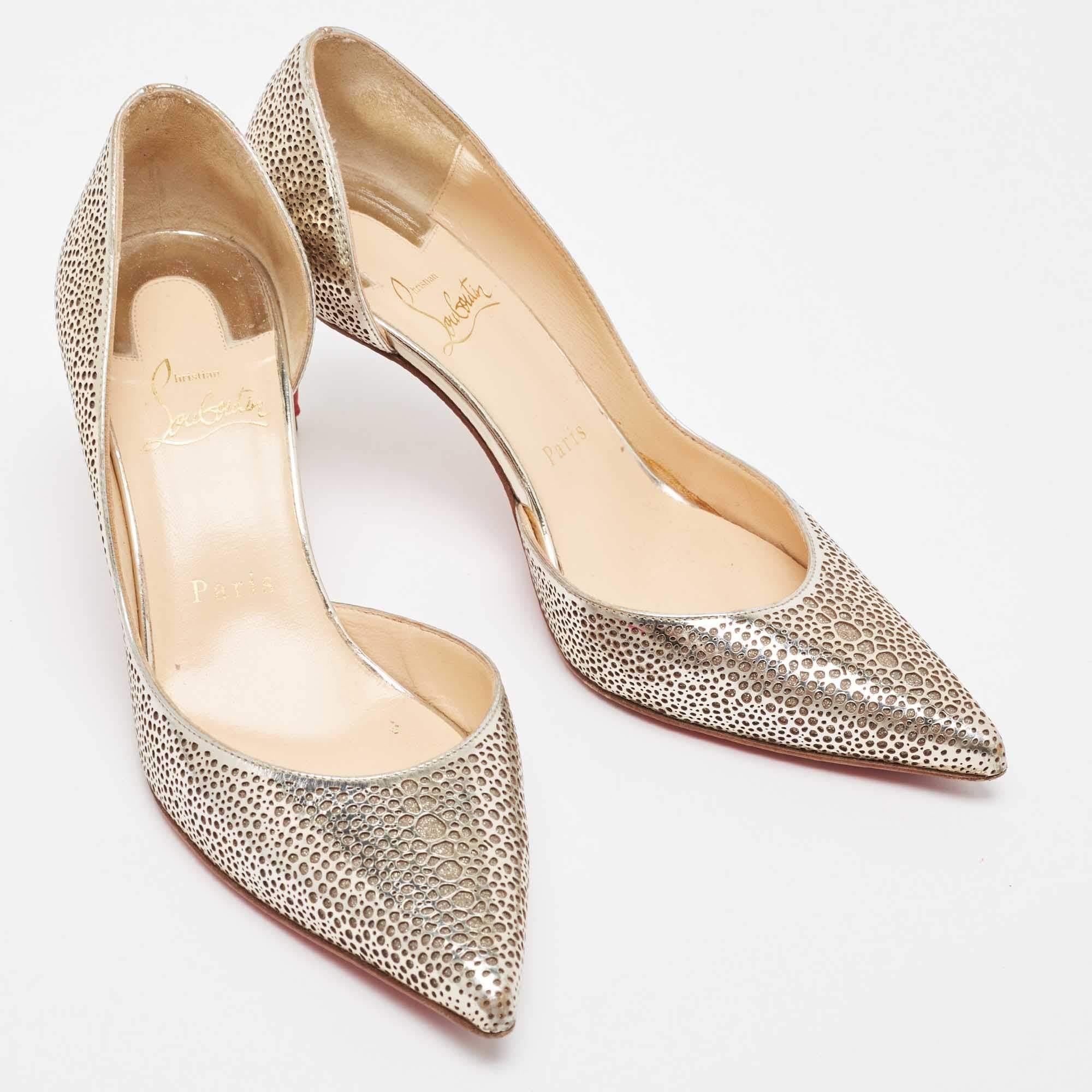 Christian Louboutin Gold Laser Cut Leather and Glitter Galu D'orsay Pumps Size 3 In Fair Condition For Sale In Dubai, Al Qouz 2