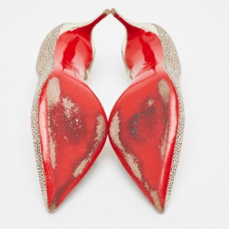 Christian Louboutin Bombas D'orsay Galu doradas de piel cortada con láser y purpurina talla 36 1