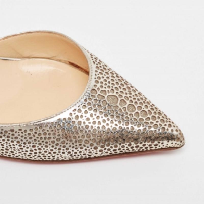Christian Louboutin Bombas D'orsay Galu doradas de piel cortada con láser y purpurina talla 36 2