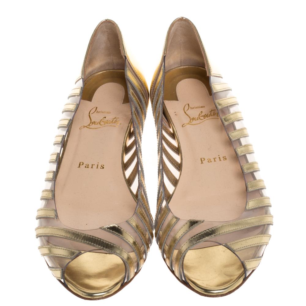 Stay comfortable & look glamorous throughout the day in these ballet flats by Christian Louboutin. Wear these gold leather and PVC ballet flats and look chic no matter the occasion. They have peep toes, PVC lining, leather insoles, and signature red