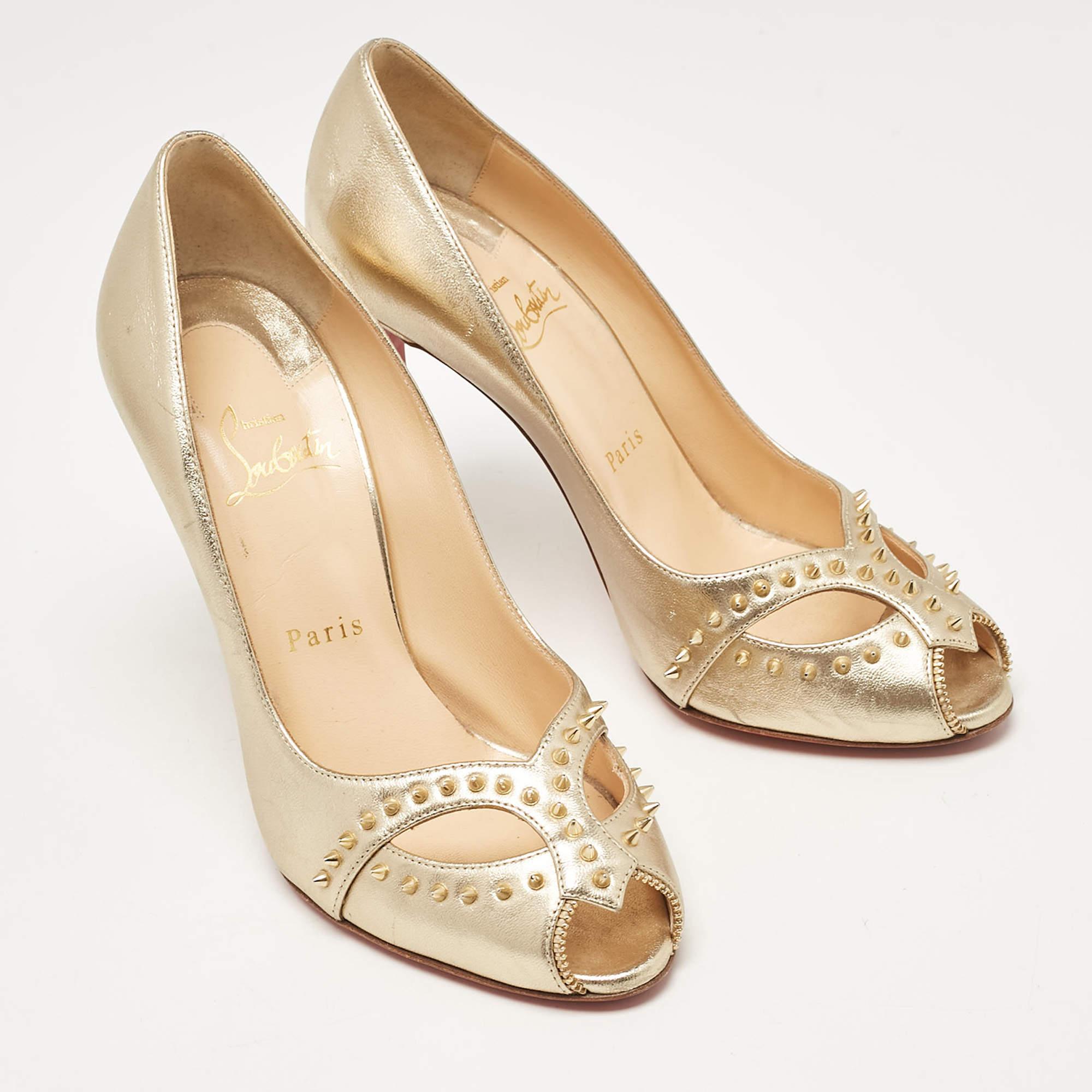 Christian Louboutin Pumps Cagouletta Spike in pelle oro misura 38,5 In condizioni buone in vendita a Dubai, Al Qouz 2