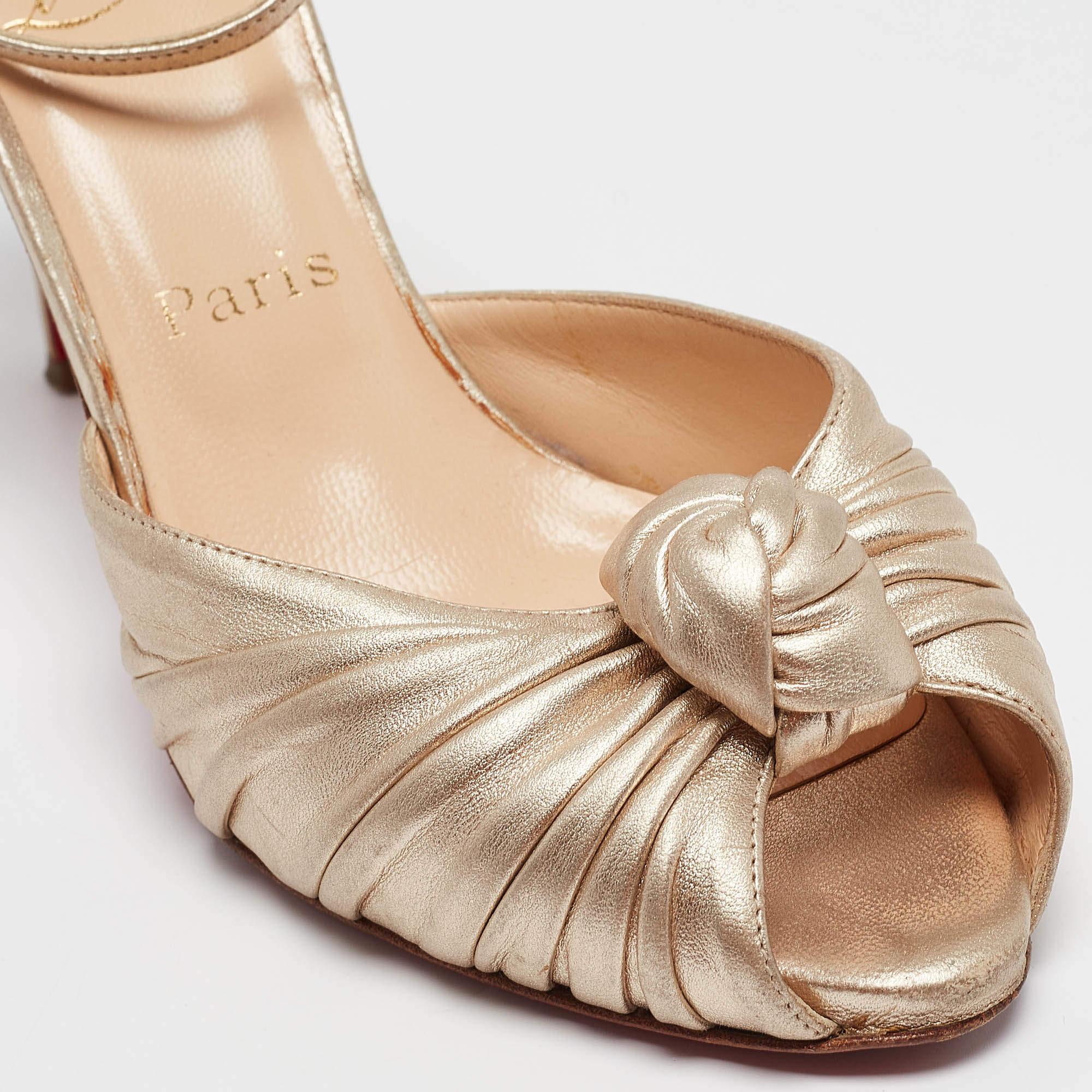 Christian Louboutin Sandali con cinturino alla caviglia Greissimo in pelle oro misura 37,5 2