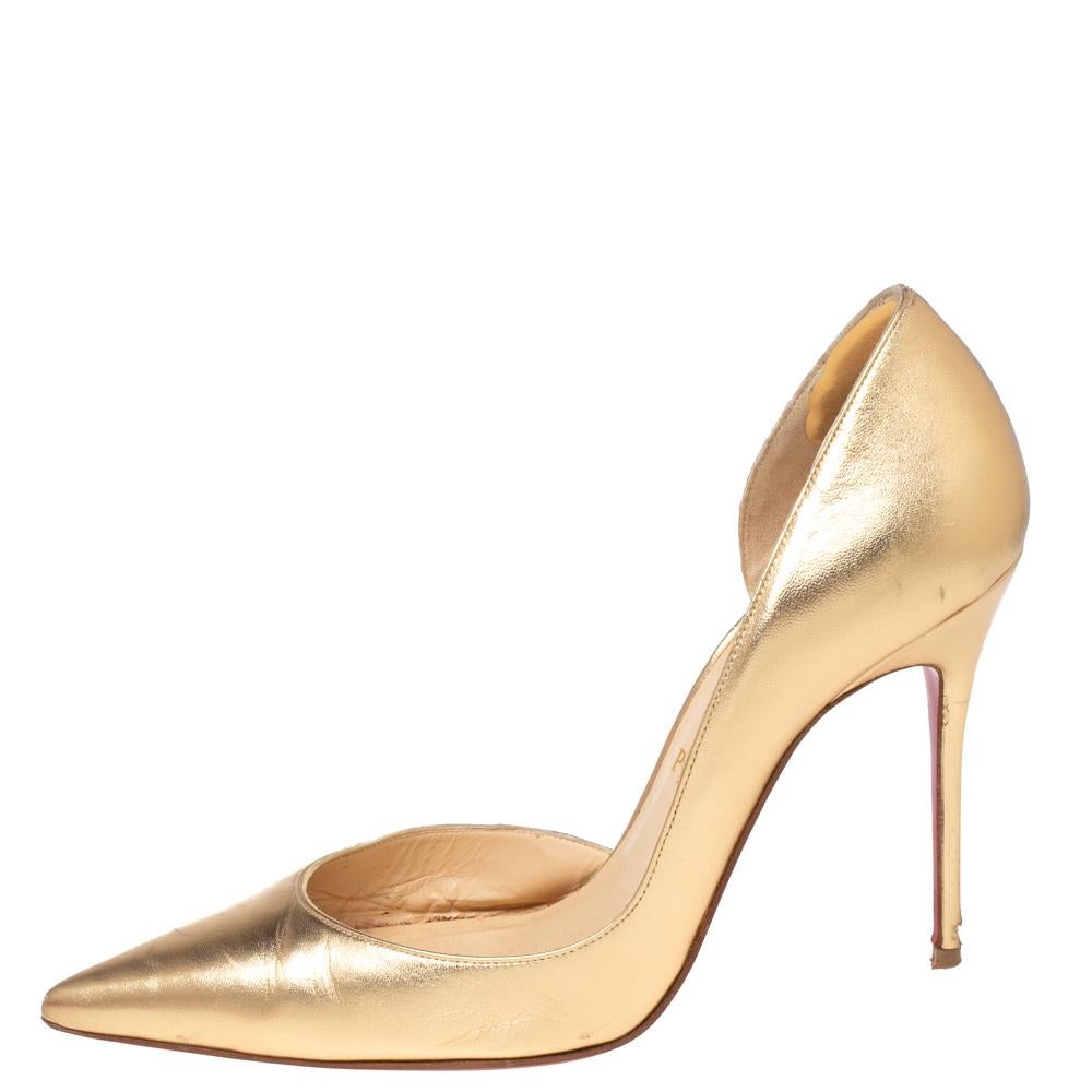 With an elegant d'Orsay cut, this pair of Christian Louboutin Iriza pumps is eye-catching. Covered in metallic gold leather, it features sharp toes, 10.5cm heels, and signature red-lacquered soles. Team it up with your favourite dress for the next