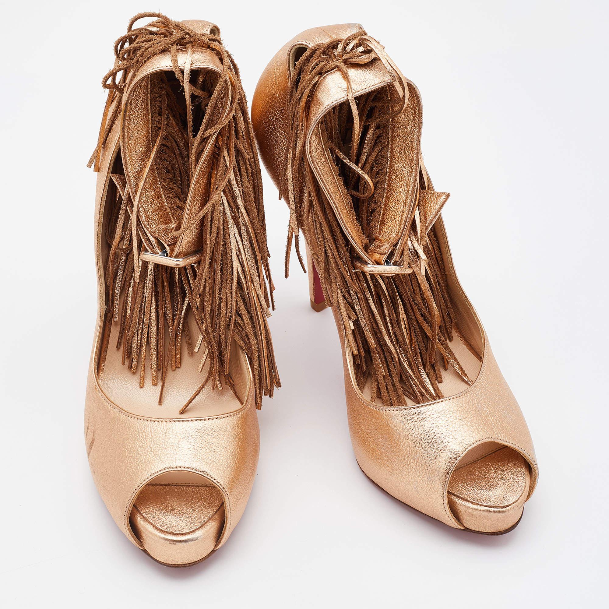Christian Louboutin Gold Leather Tina Fringe Detail Ankle Strap Pumps Size 37 In Good Condition For Sale In Dubai, Al Qouz 2