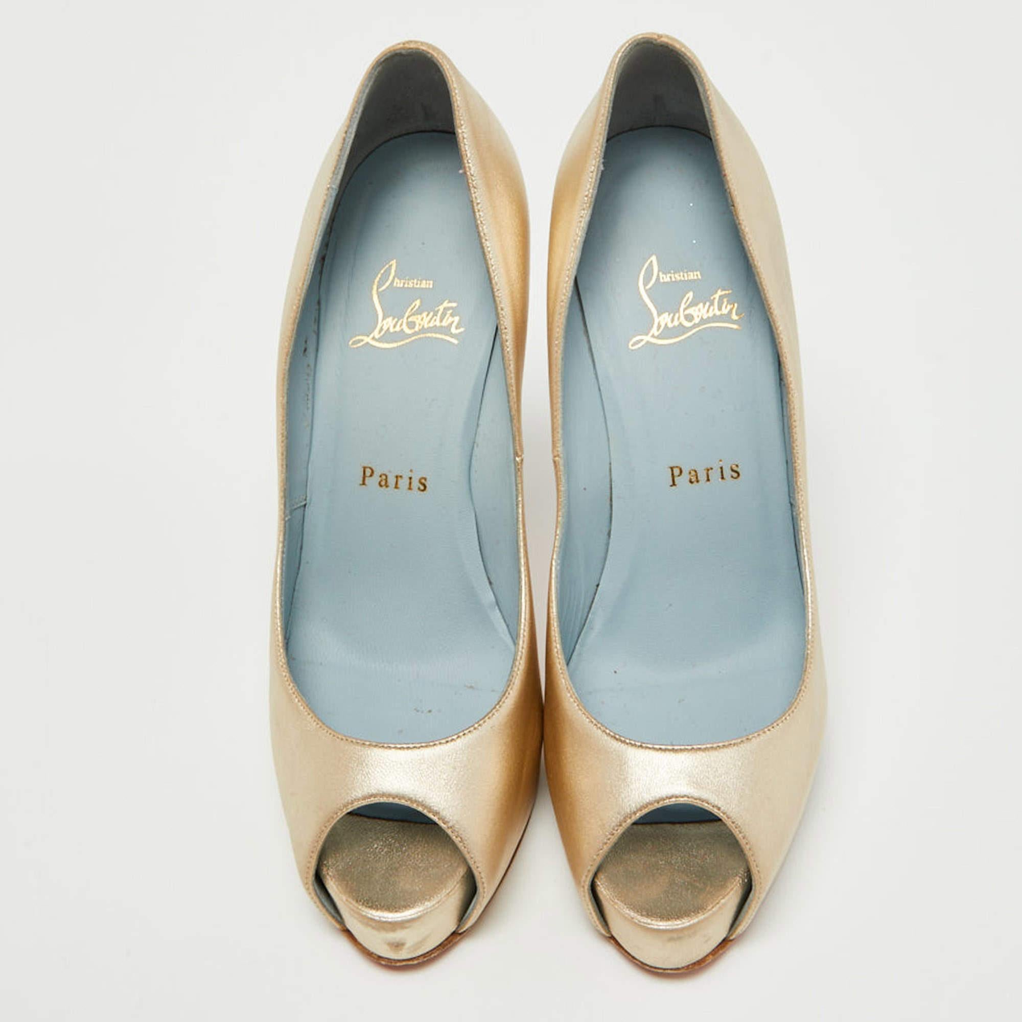Christian Louboutin Gold Leather Very Prive Pumps Size 38.5 In Good Condition For Sale In Dubai, Al Qouz 2