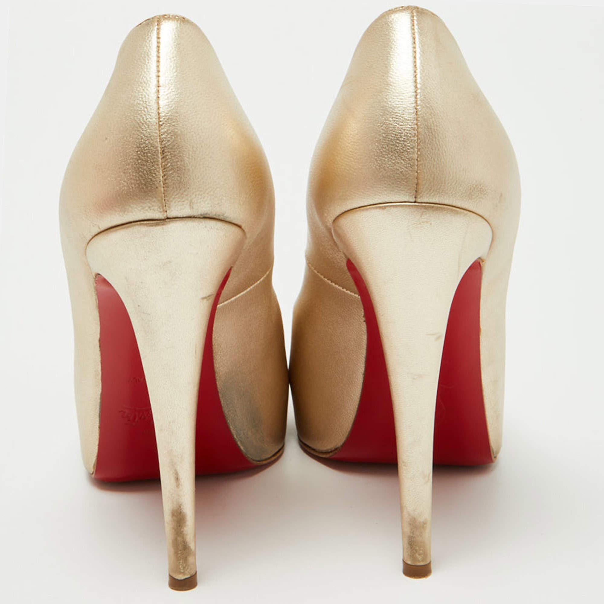 Women's Christian Louboutin Gold Leather Very Prive Pumps Size 38.5 For Sale