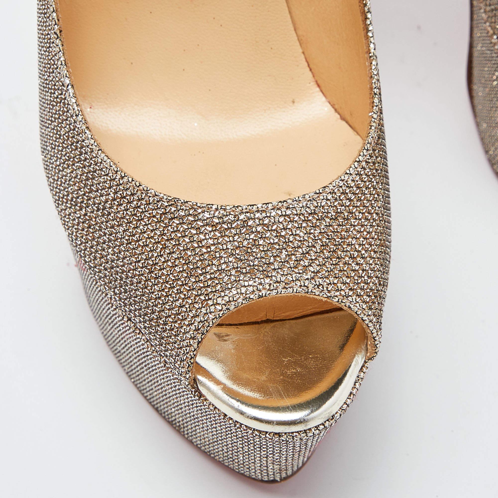 Women's Christian Louboutin Gold Lurex Fabric Altareva Peep Toe Pumps Size 37 For Sale