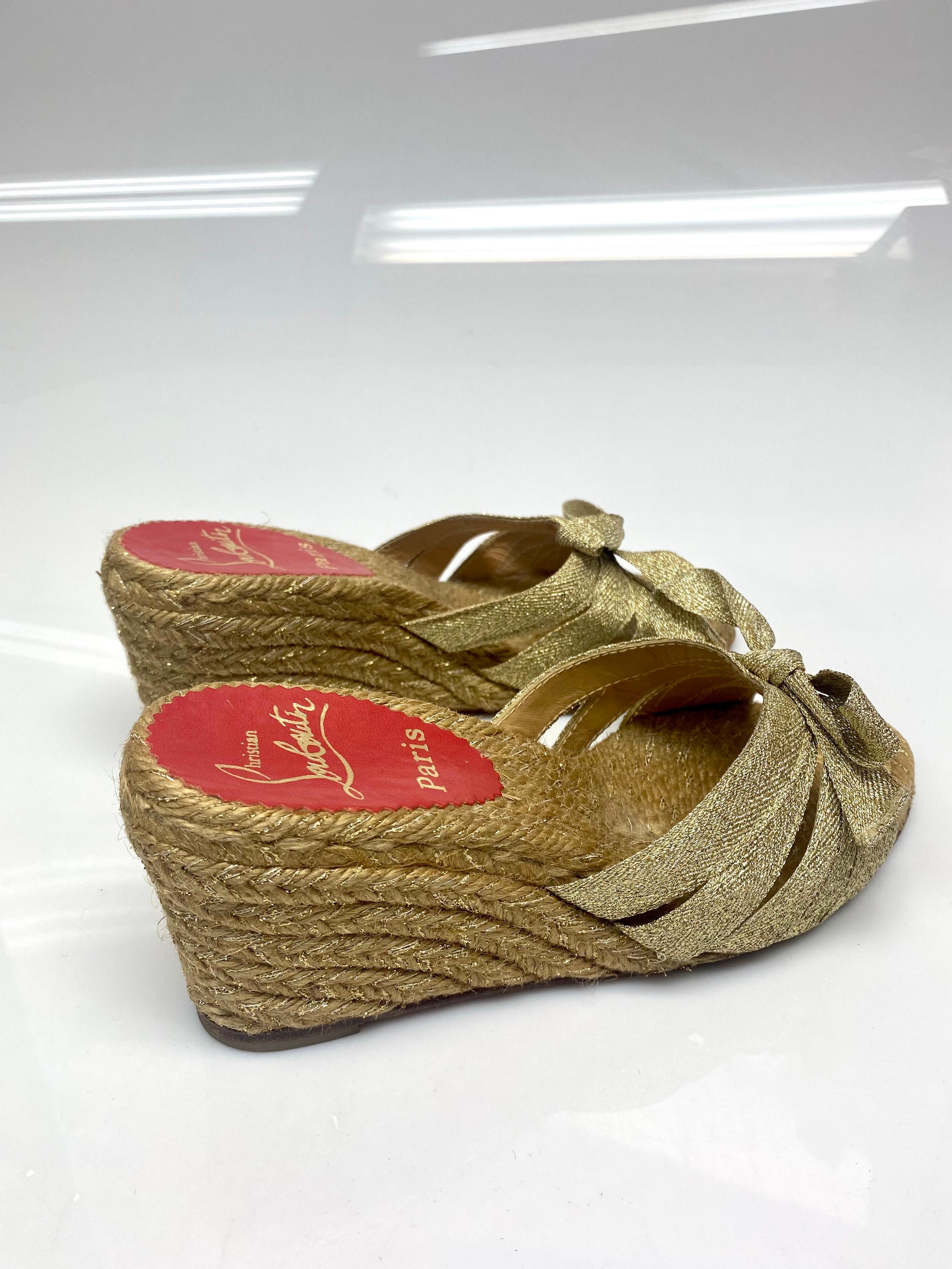 Brown Christian Louboutin Gold Metallic Raffia Wedge - Size 35 For Sale