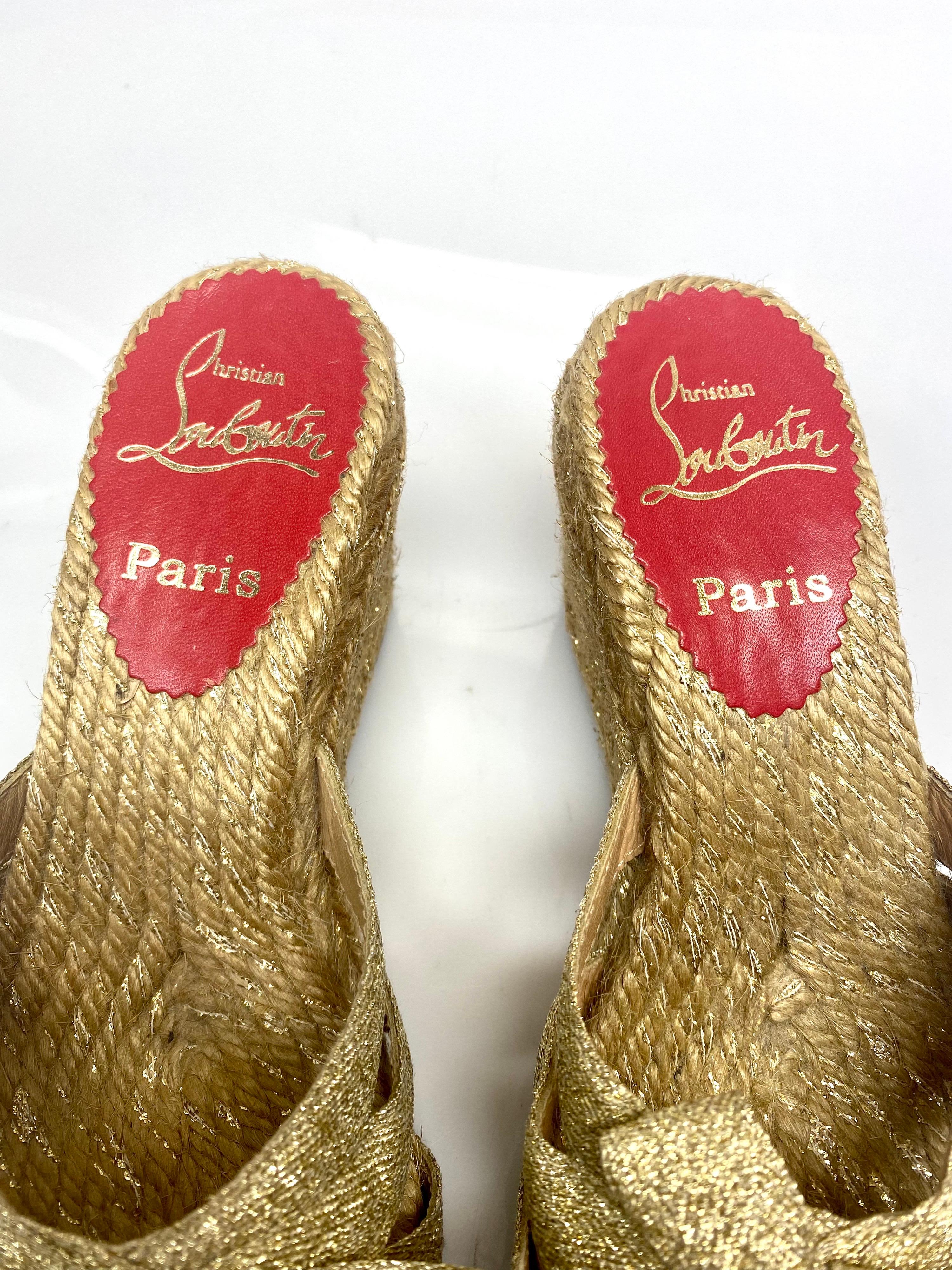 Women's Christian Louboutin Gold Metallic Raffia Wedge - Size 35 For Sale