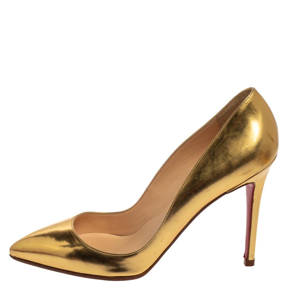 Make a dazzling statement with these Louboutins by owning them today. Crafted from gold patent leather, these Pigalle pumps carry a mesmerizing shape with pointed toes and 10 cm heels. Complete with the signature red soles, this iconic pair truly