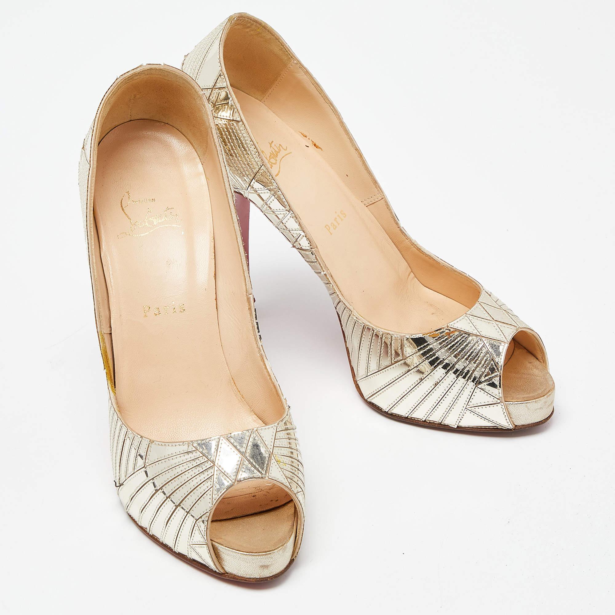Christian Louboutin Gold PVC Peep Toe Art Deco Pumps Size 39 For Sale 2