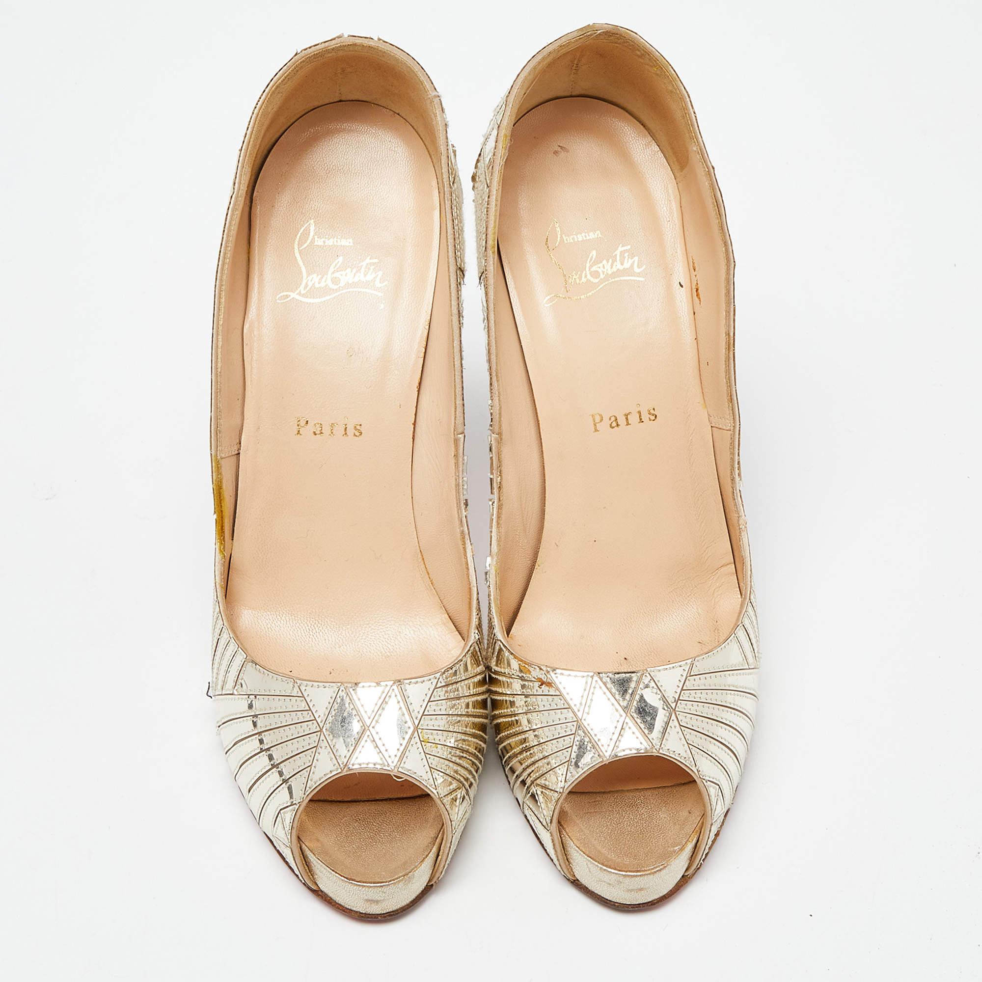 Christian Louboutin Gold PVC Peep Toe Art Deco Pumps Size 39 For Sale 4