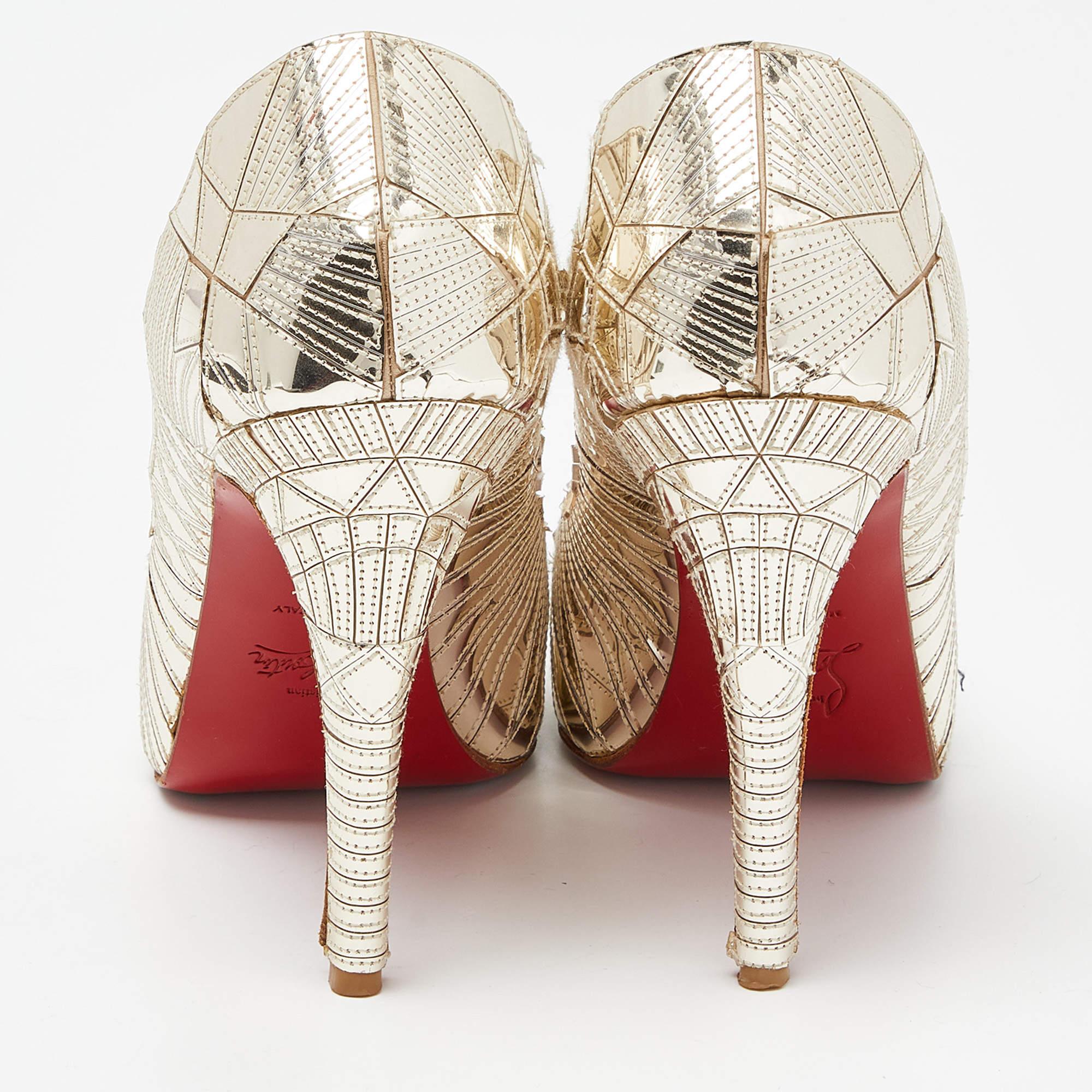 Christian Louboutin Gold PVC Peep Toe Art Deco Pumps Size 39 For Sale 5