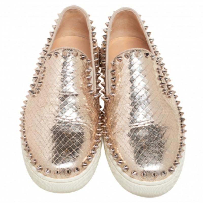 Christian Louboutin Gold Python Embossd  Leather Spike Slip On Sneakers Size 37 im Zustand „Gut“ im Angebot in Dubai, Al Qouz 2
