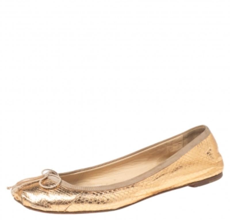 Christian Louboutin Bailarina de Piel de Pitón Dorada en Relieve  Pisos Talla 37 Oro en venta