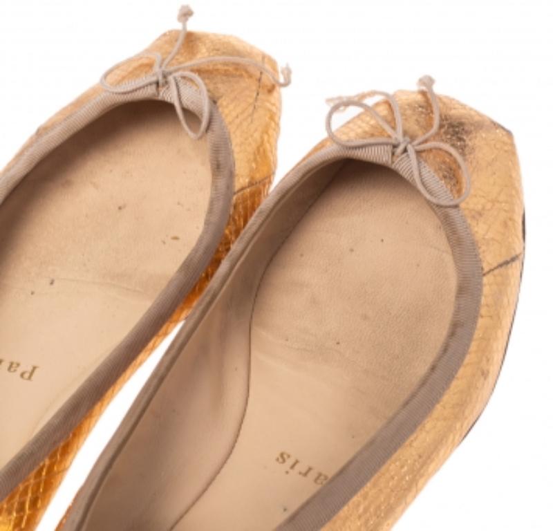 Christian Louboutin Bailarina de Piel de Pitón Dorada en Relieve  Pisos Talla 37 en venta 2