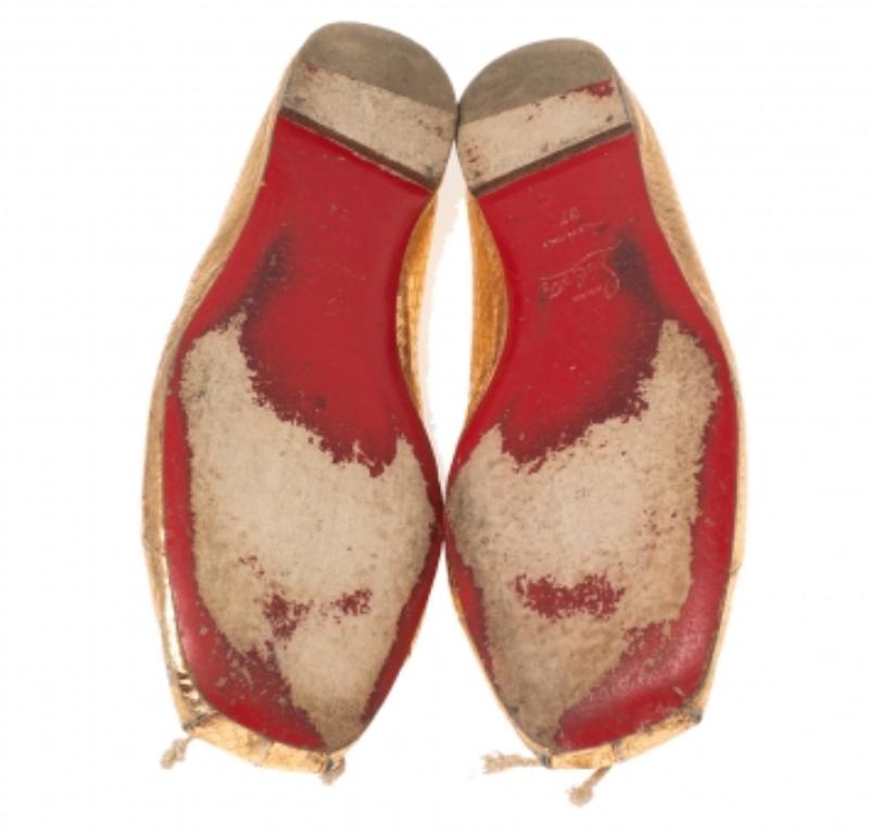 Christian Louboutin Bailarina de Piel de Pitón Dorada en Relieve  Pisos Talla 37 en venta 3