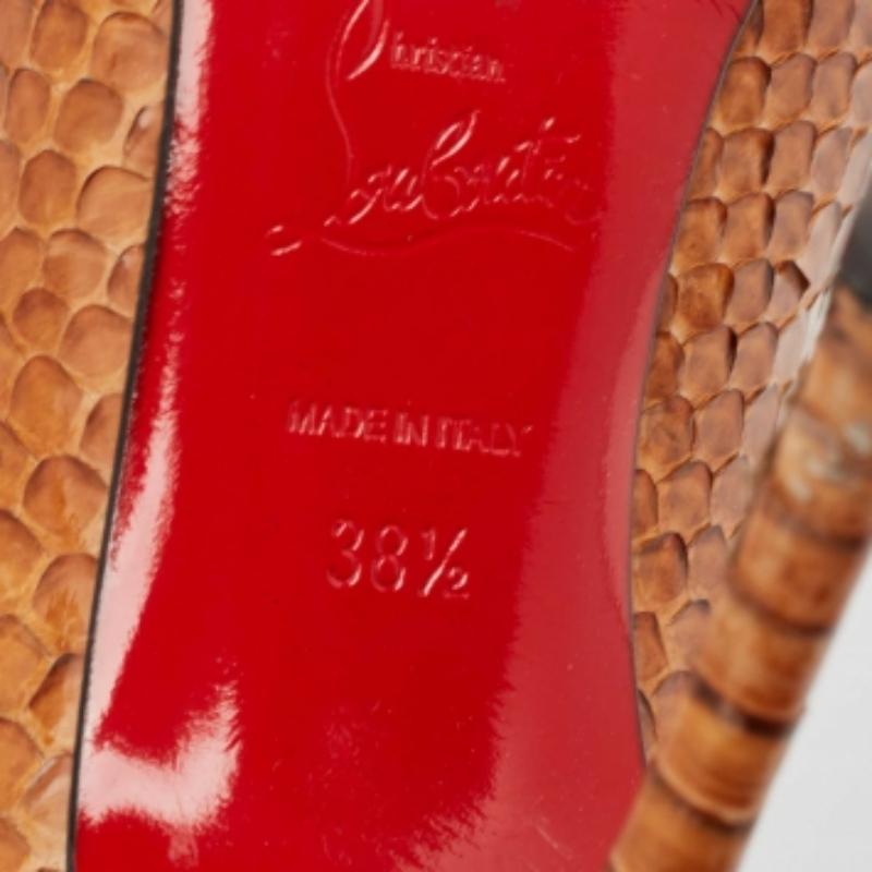 Christian Louboutin Pumps a punta in pelle di pitone oro misura 38,5 in vendita 3