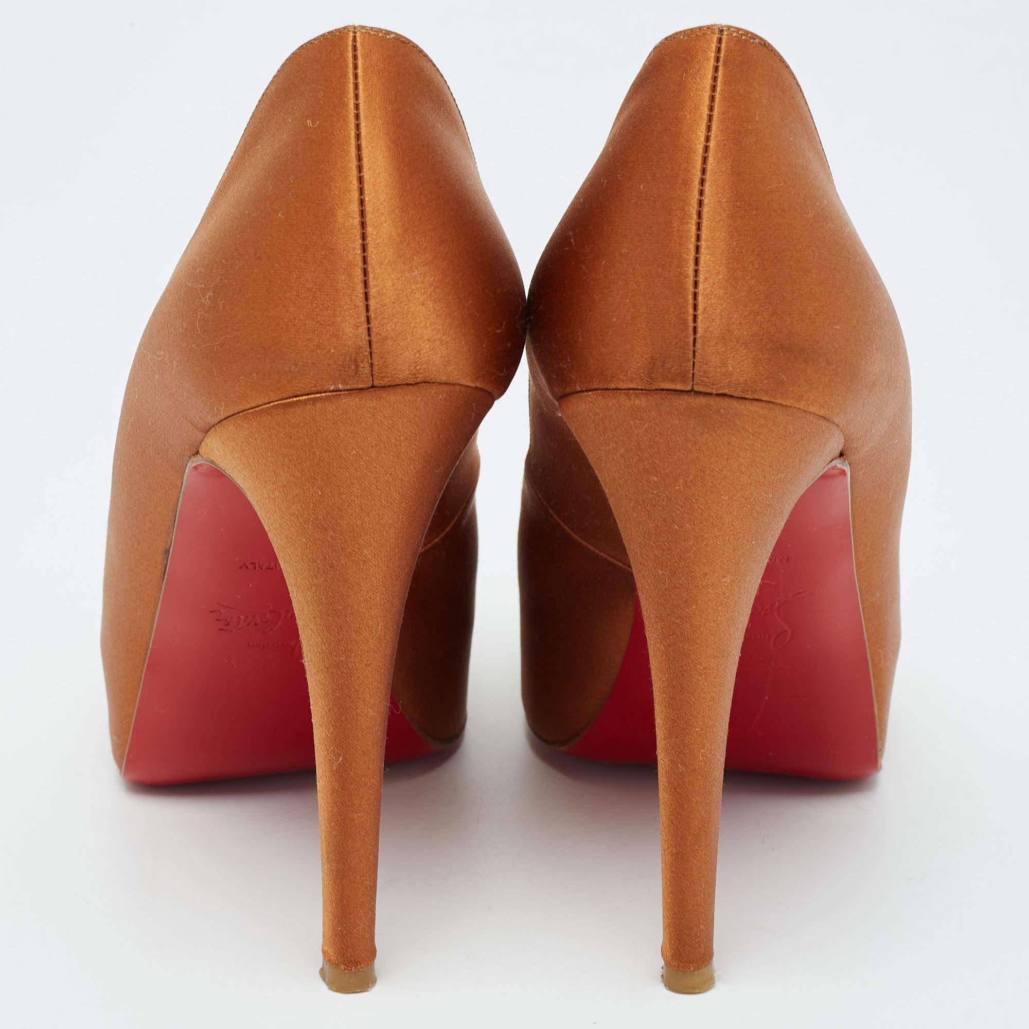 Christian Louboutin Gold Satin New Very Prive Pumps Size 37 For Sale 2