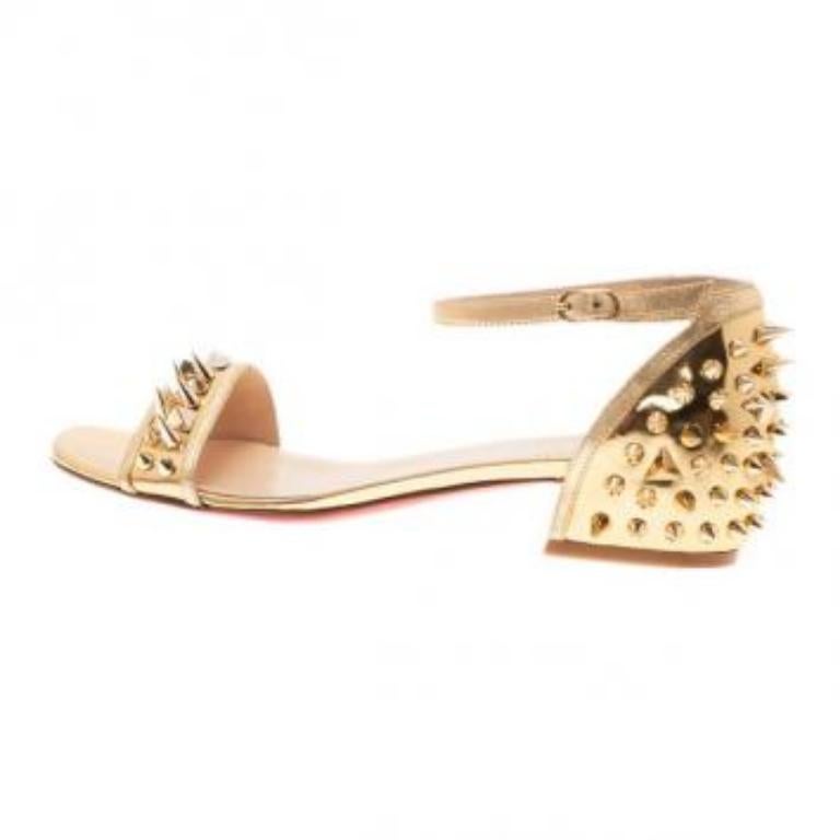 Or Christian Louboutin - Sandales Druide en cuir à pointes dorées, taille 38 en vente