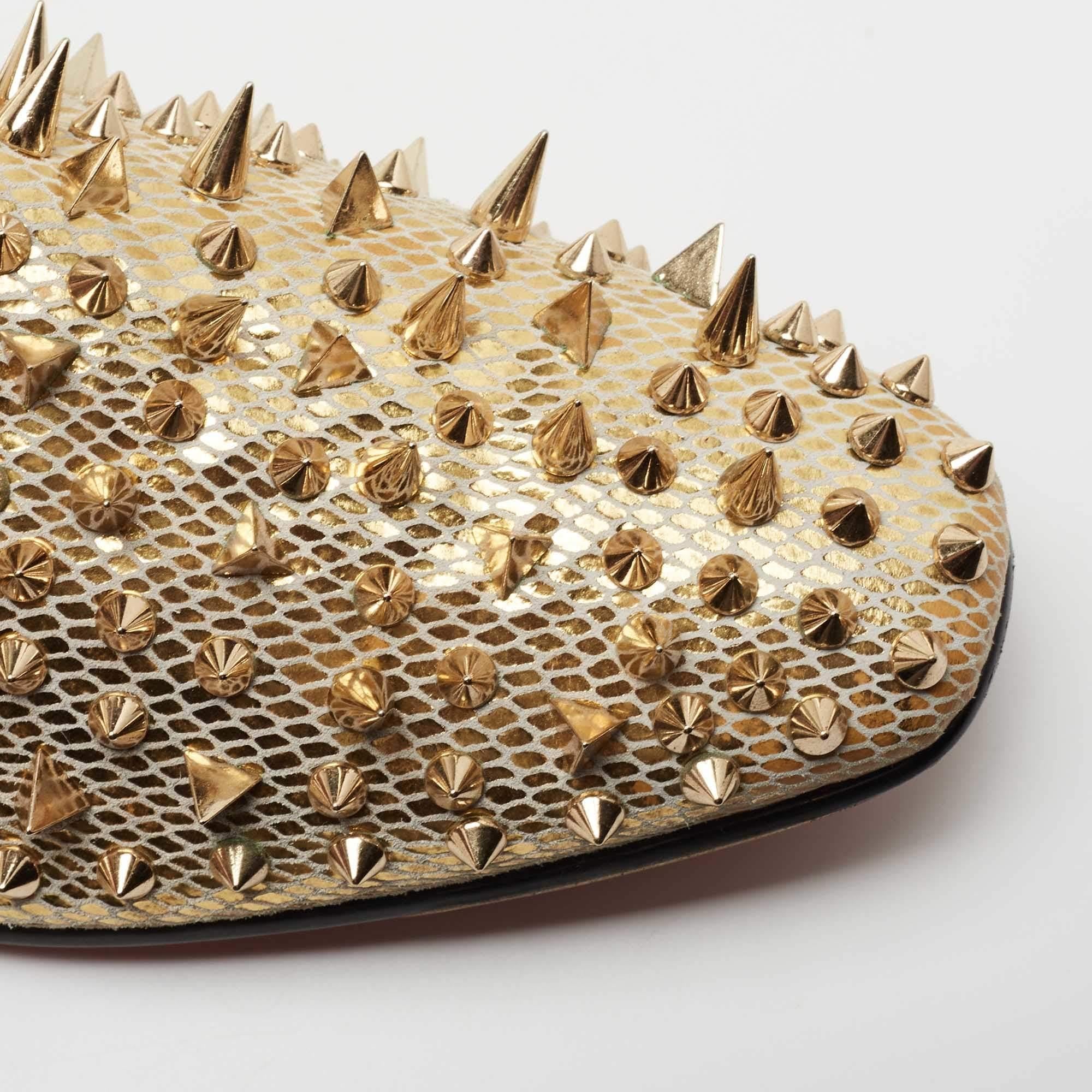 Christian Louboutin Gold Suede Rollerboy Spikes Loafers Size 43 In New Condition In Dubai, Al Qouz 2