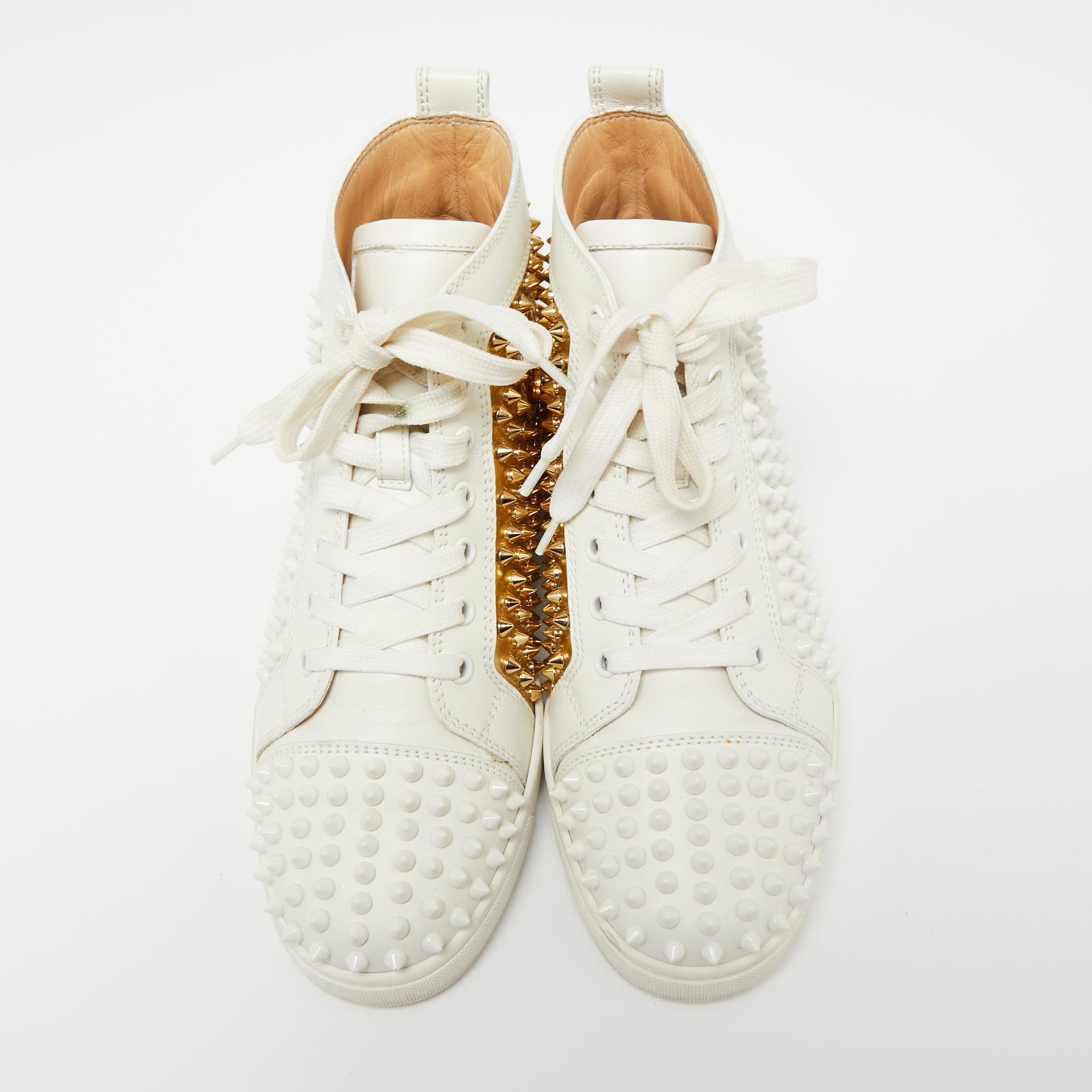 Feel great in your casual wear every time you step out in these sneakers from Christian Louboutin. They have been crafted from leather and styled as a high top with an exterior detailed with tonal spikes. The sneakers carry round toes, lace-up