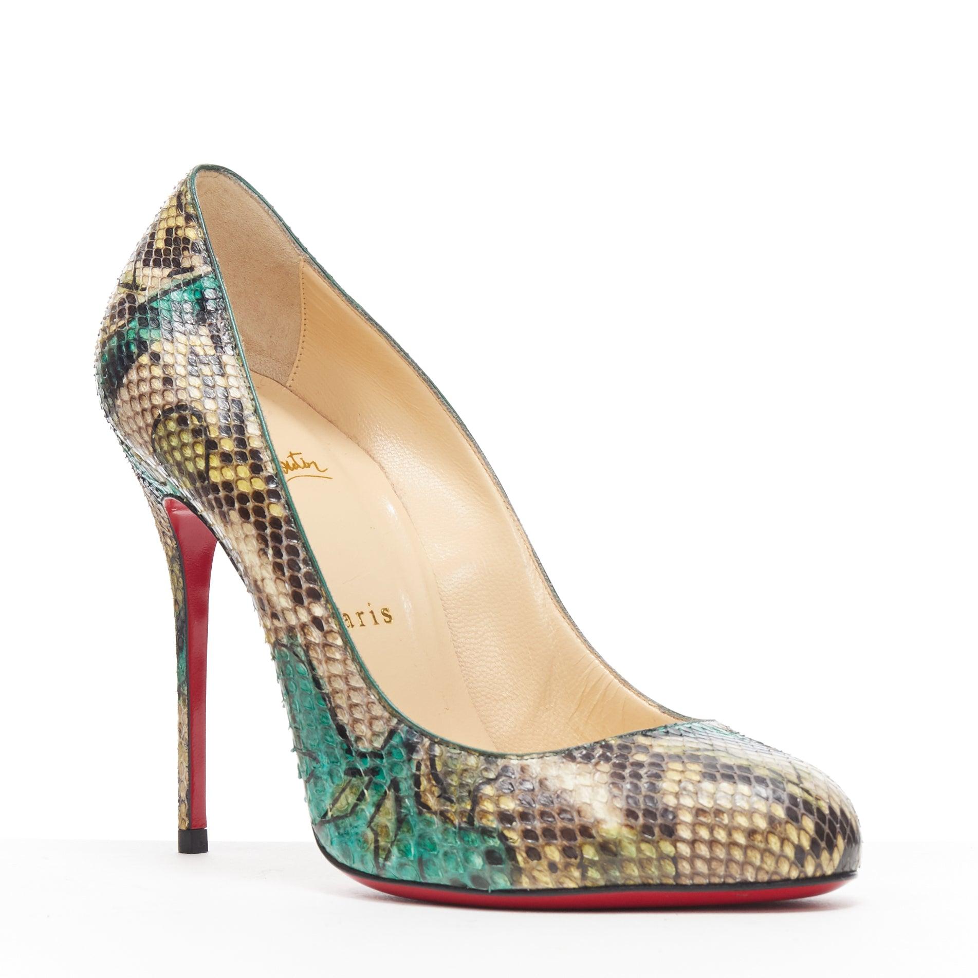 CHRISTIAN LOUBOUTIN green leaf print scaled leather almond toe pump EU39
Reference: TGAS/A05759
Brand: Christian Louboutin
Model: Almond toe pumps
Material: Leather
Color: Green
Pattern: Abstract
Extra Details: Almond round toe. Slim stiletto heel.