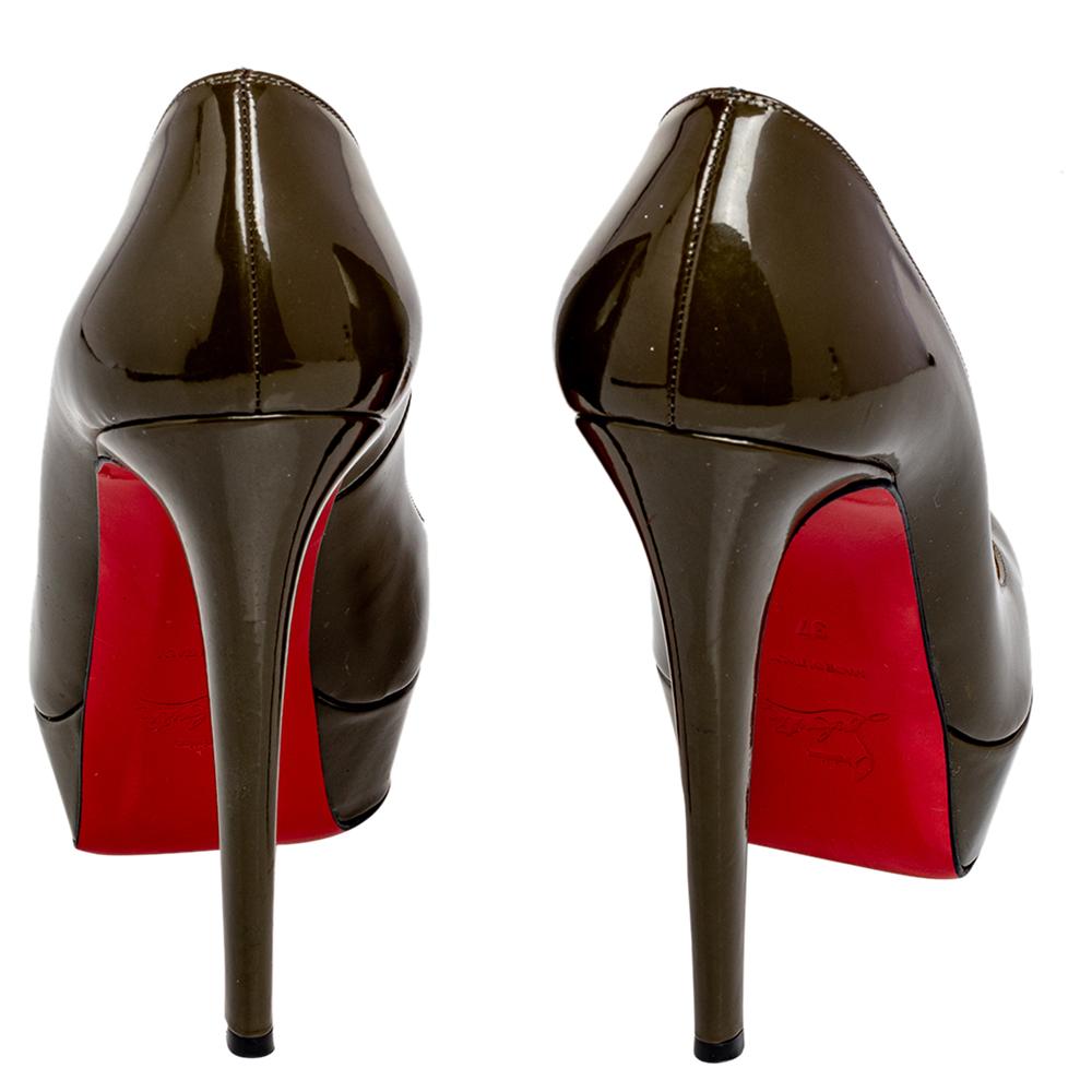 Christian Louboutin Green Patent Leather Bianca Pump Size 37 For Sale 1
