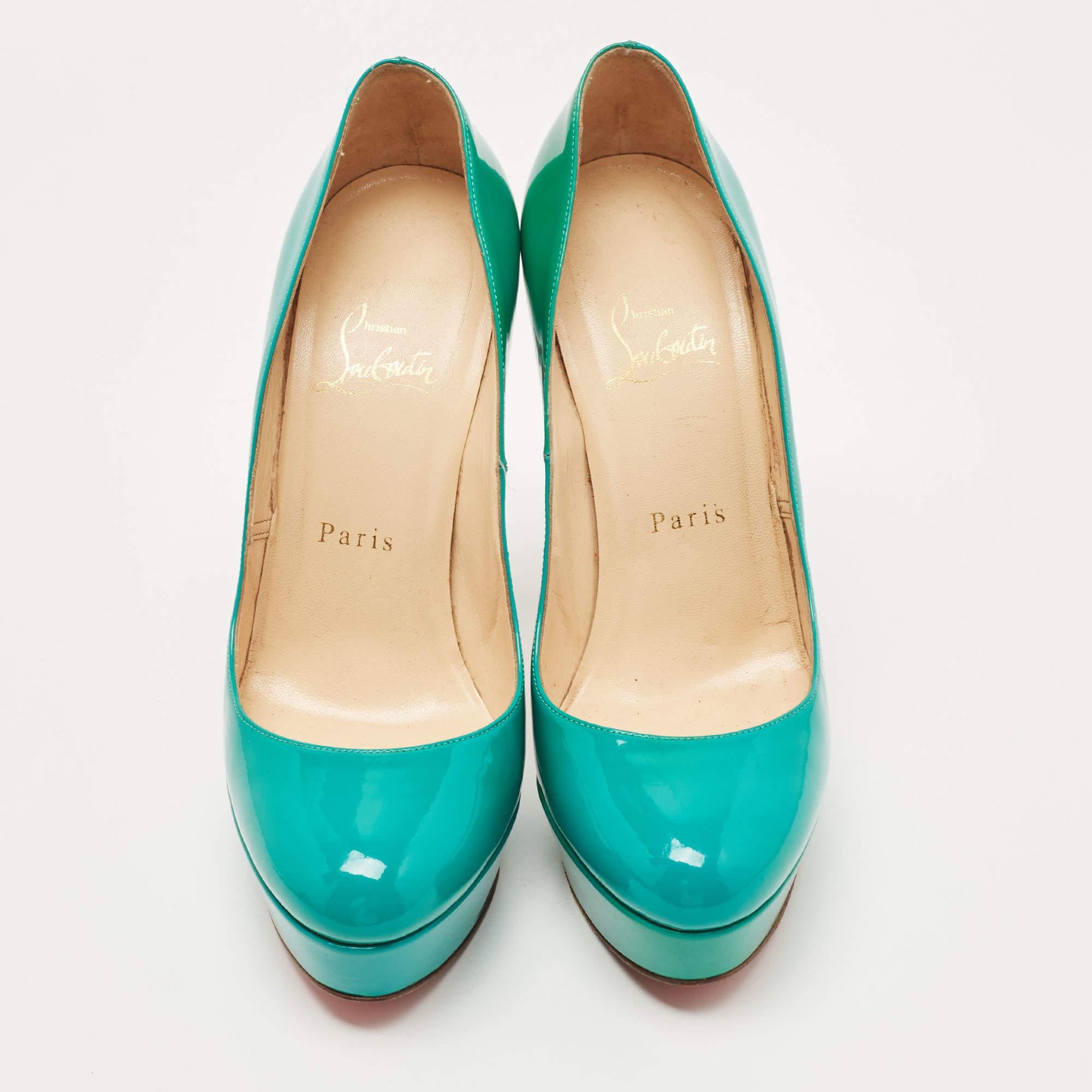 Christian Louboutin Green Patent Leather Bianca Pumps Size 37.5 In Excellent Condition For Sale In Dubai, Al Qouz 2