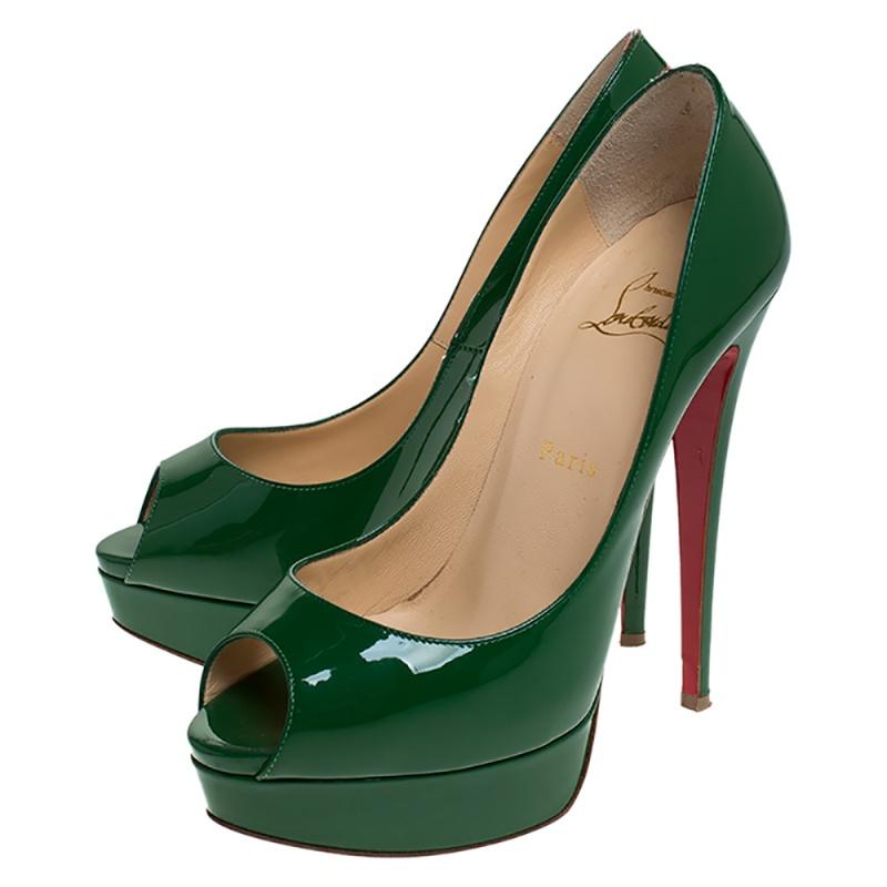 Stand out from a crowd with this gorgeous pair of Louboutins that exude high fashion with class! Crafted from patent leather, this is a creation from their Lady Peep collection. They feature a classic green shade with peep toes and a glossy