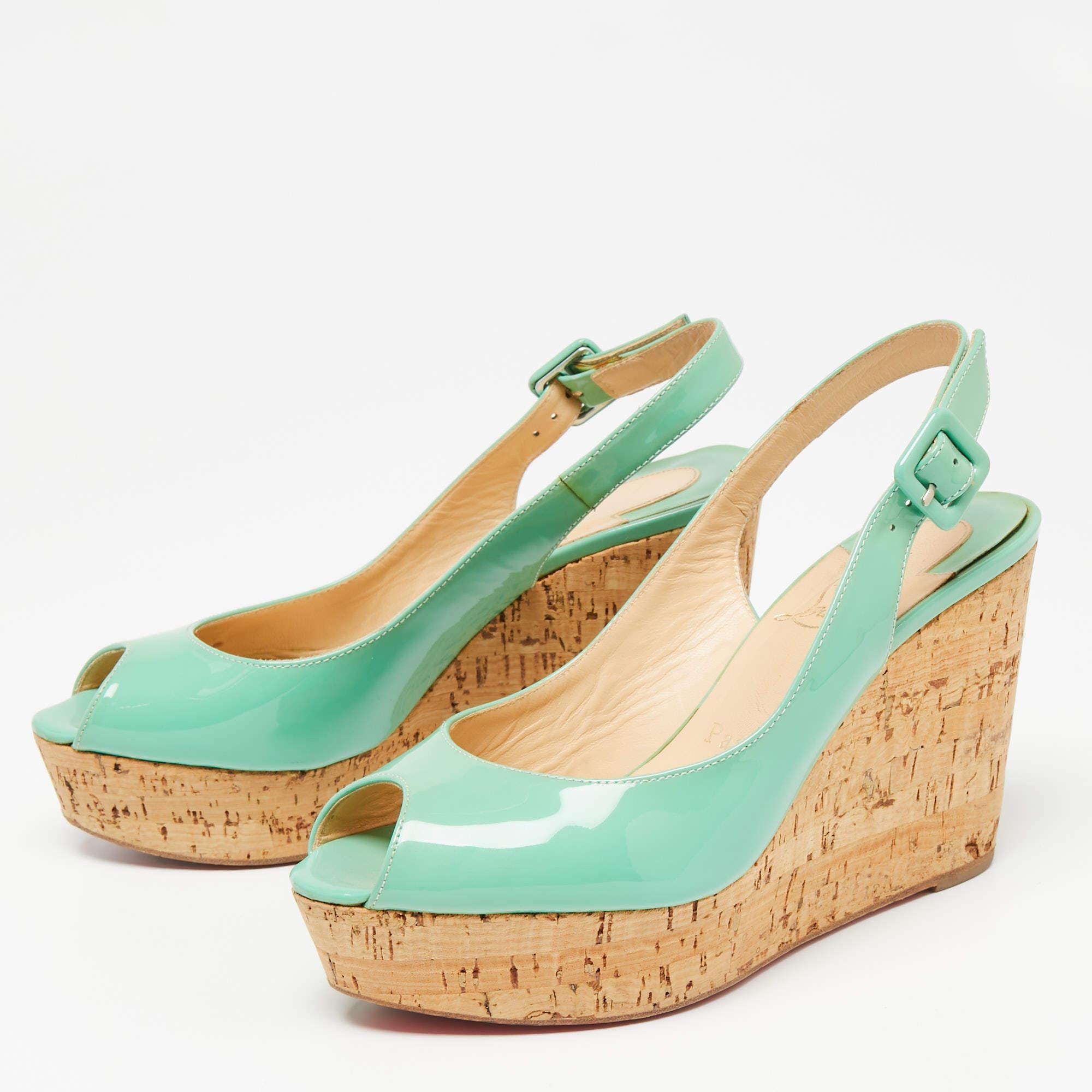 Christian Louboutin Green Patent Leather Peep Toe Wedge Sandals Size 36 In Good Condition For Sale In Dubai, Al Qouz 2