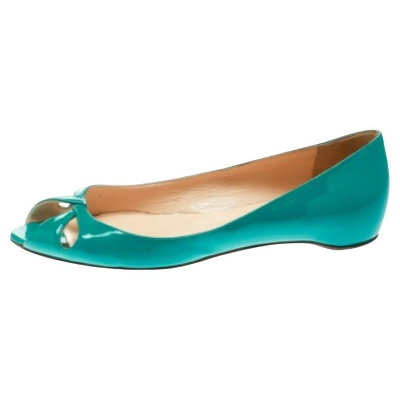 Christian Louboutin - Chaussures à bouts ouverts en cuir verni vert « Un Voilier », taille 36,5 en vente