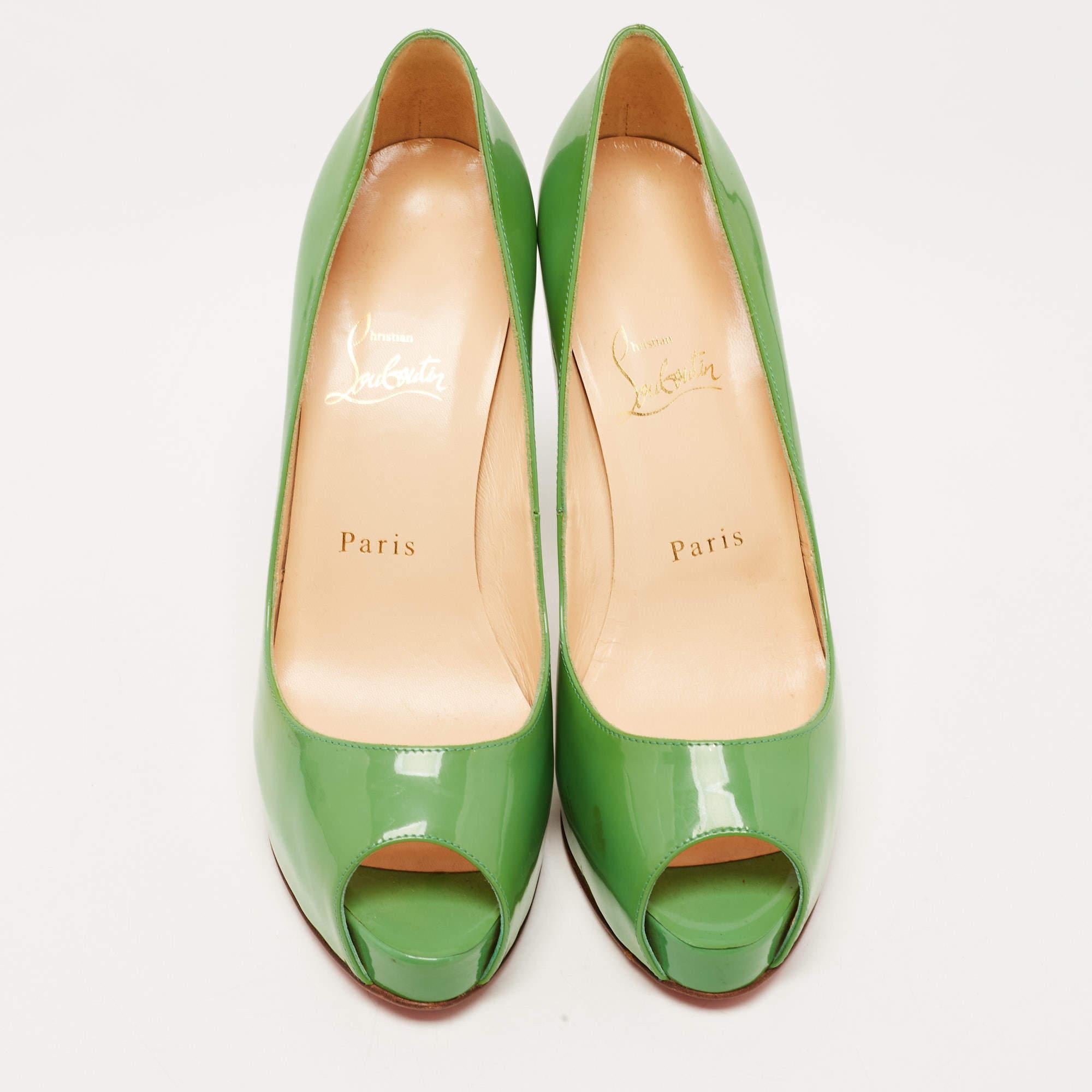 Christian Louboutin Green Patent Leather Very Prive Pumps Size 38.5 In Good Condition For Sale In Dubai, Al Qouz 2