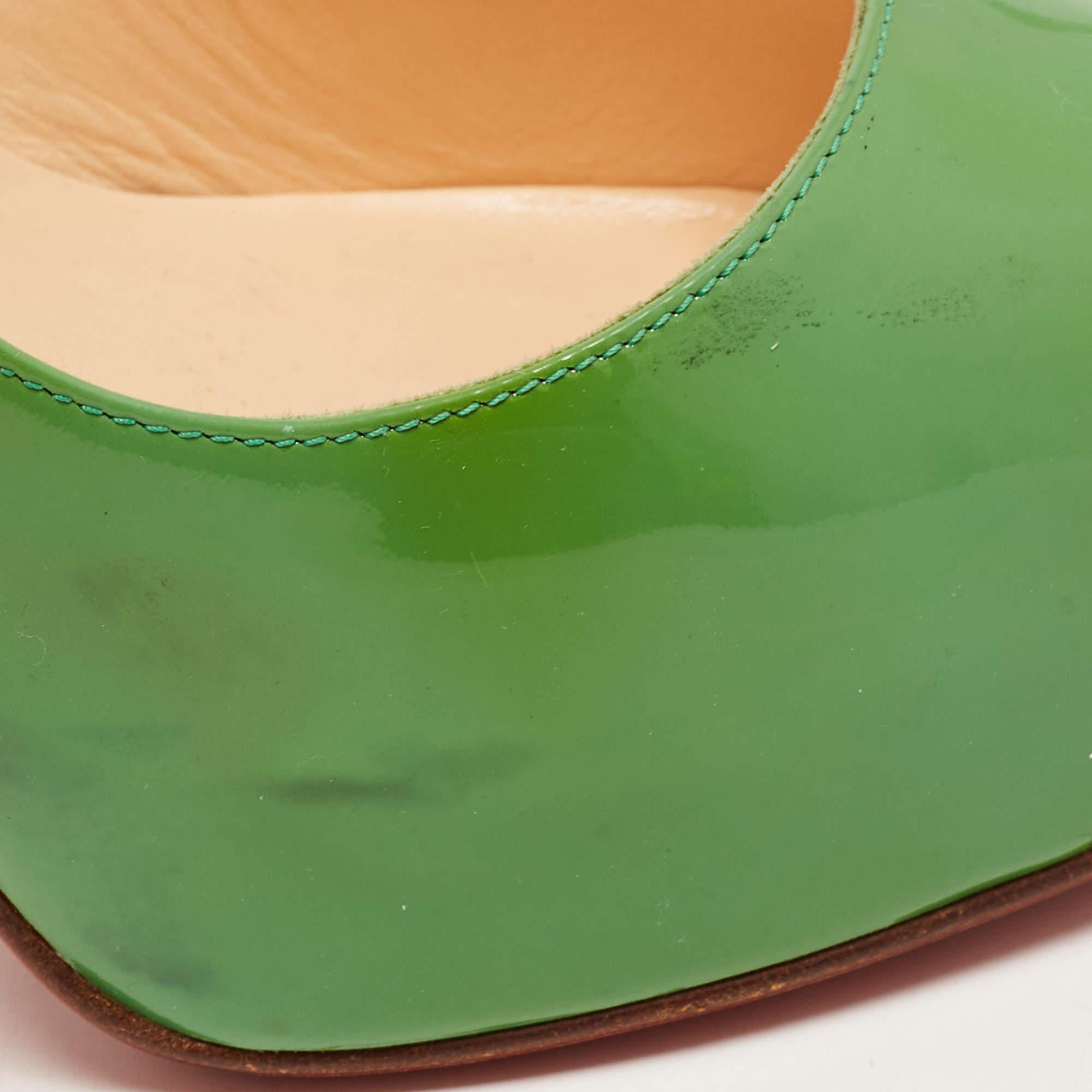 Christian Louboutin Escarpins très prisés en cuir verni vert taille 38.5 en vente 2