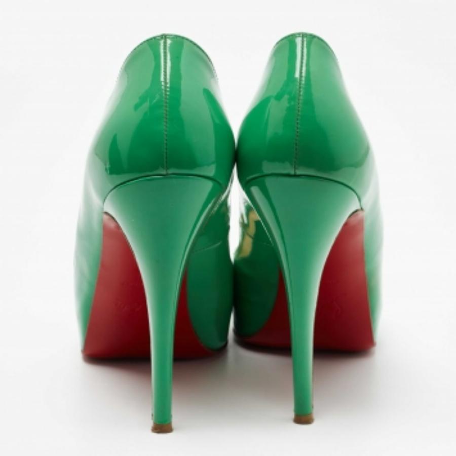 Christian Louboutin Escarpins très prisés en cuir verni vert taille 41 Pour femmes en vente