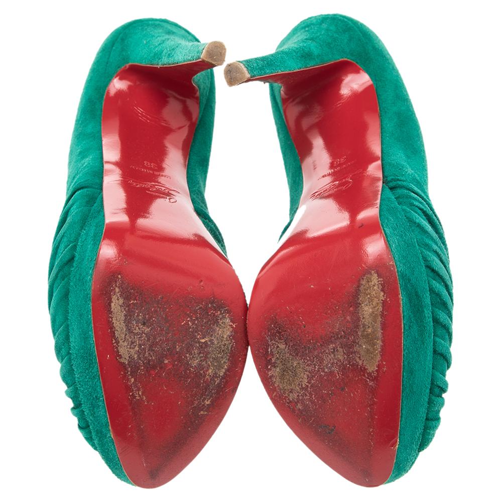 Christian Louboutin Green Suede Jenny Platform Knot Peep Toe Pumps Size 38 In Good Condition In Dubai, Al Qouz 2