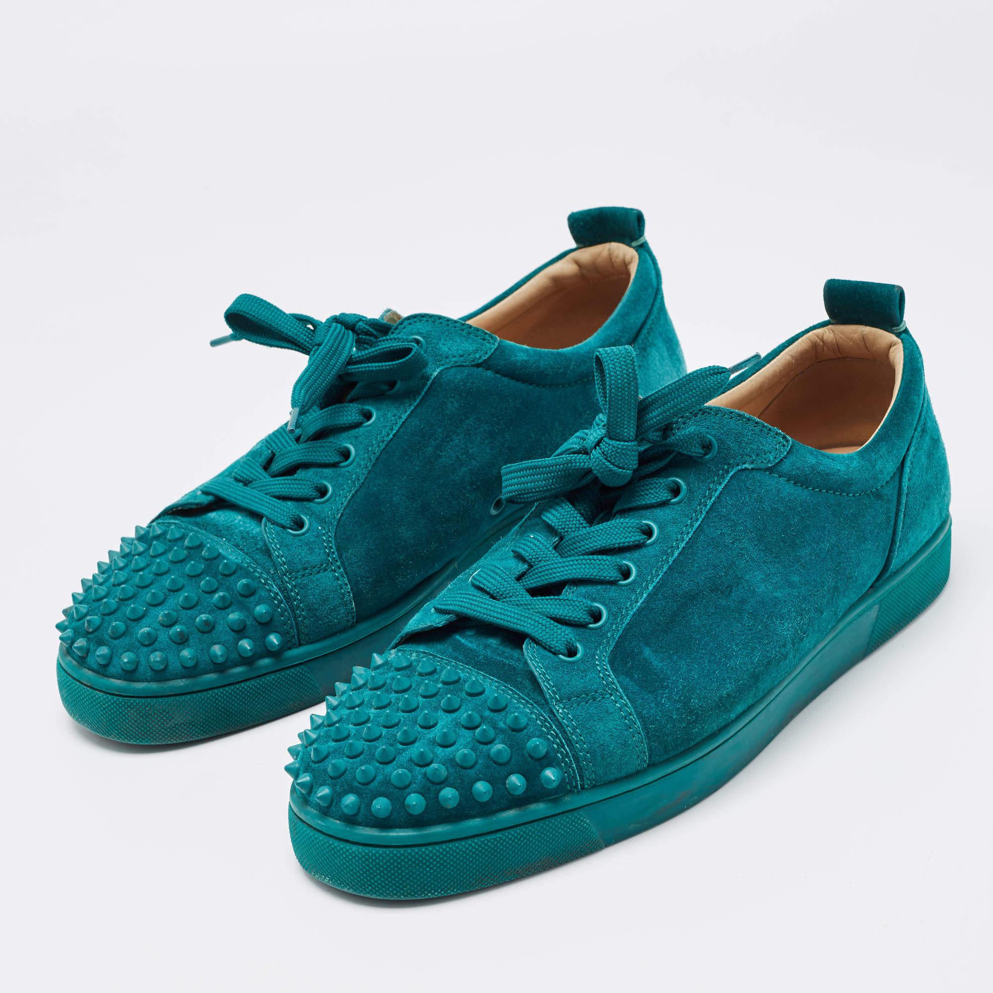 Christian Louboutin Green Suede Louis Junior Spike Low Top Sneakers Size 43.5 In Good Condition In Dubai, Al Qouz 2