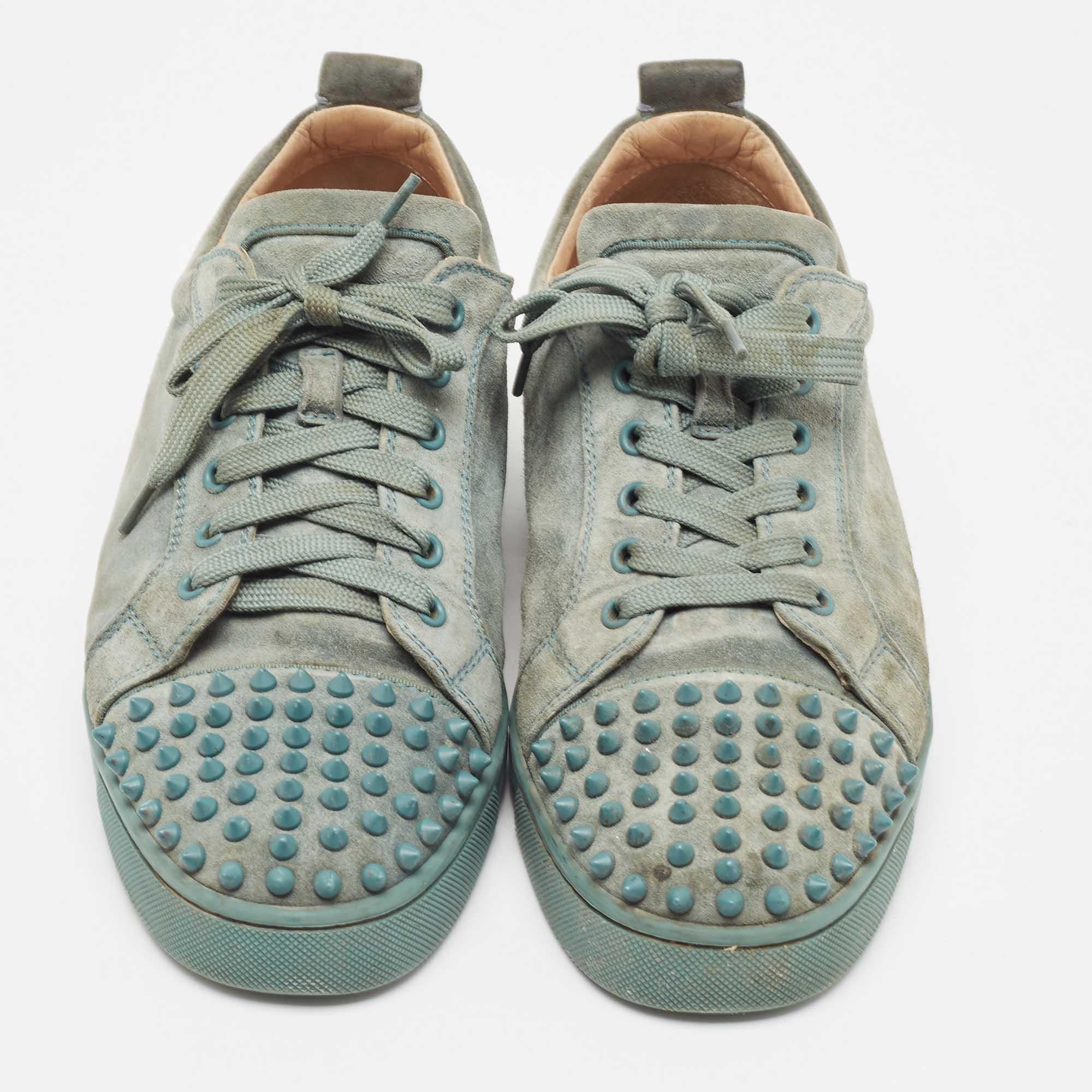 Christian Louboutin Gamuza Verde Louis Junior Spikes Low Top Sneakers Talla 43.5 en Bueno Estado en Dubai, Al Qouz 2
