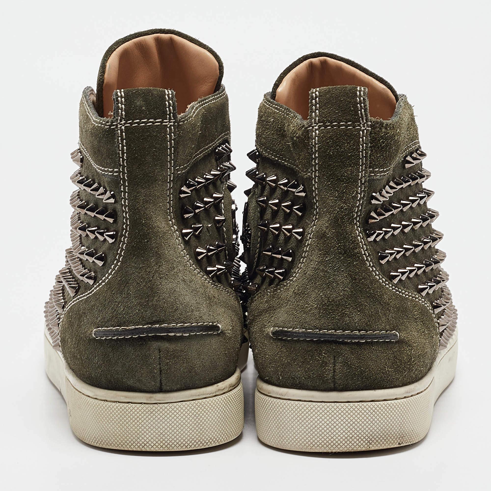 Christian Louboutin Baskets hautes Louis à pointes en daim vert Taille  44 Pour hommes en vente
